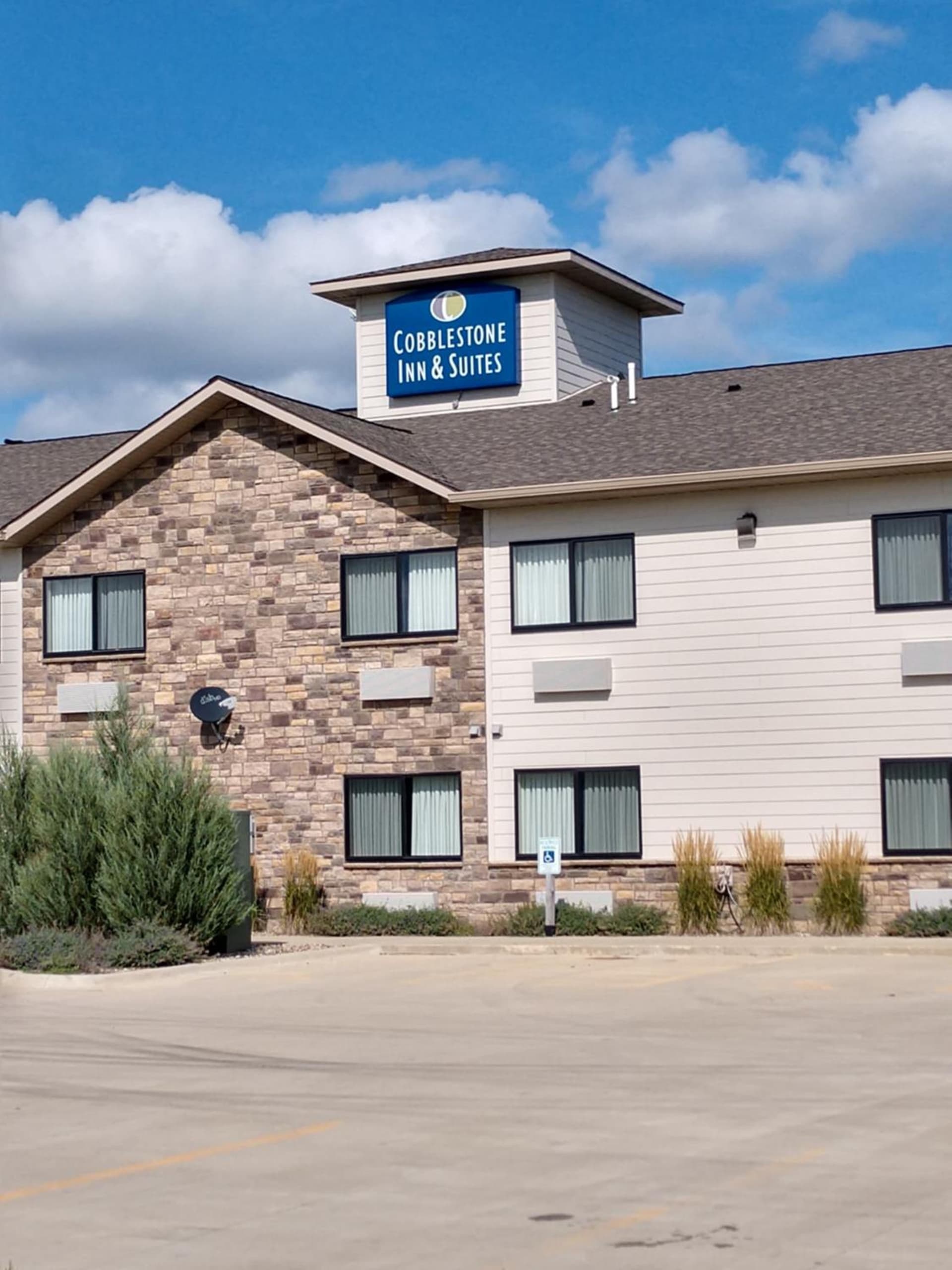 Cobblestone Inn & Suites - Monticello interior in Monticello, IA — gallery photo 2