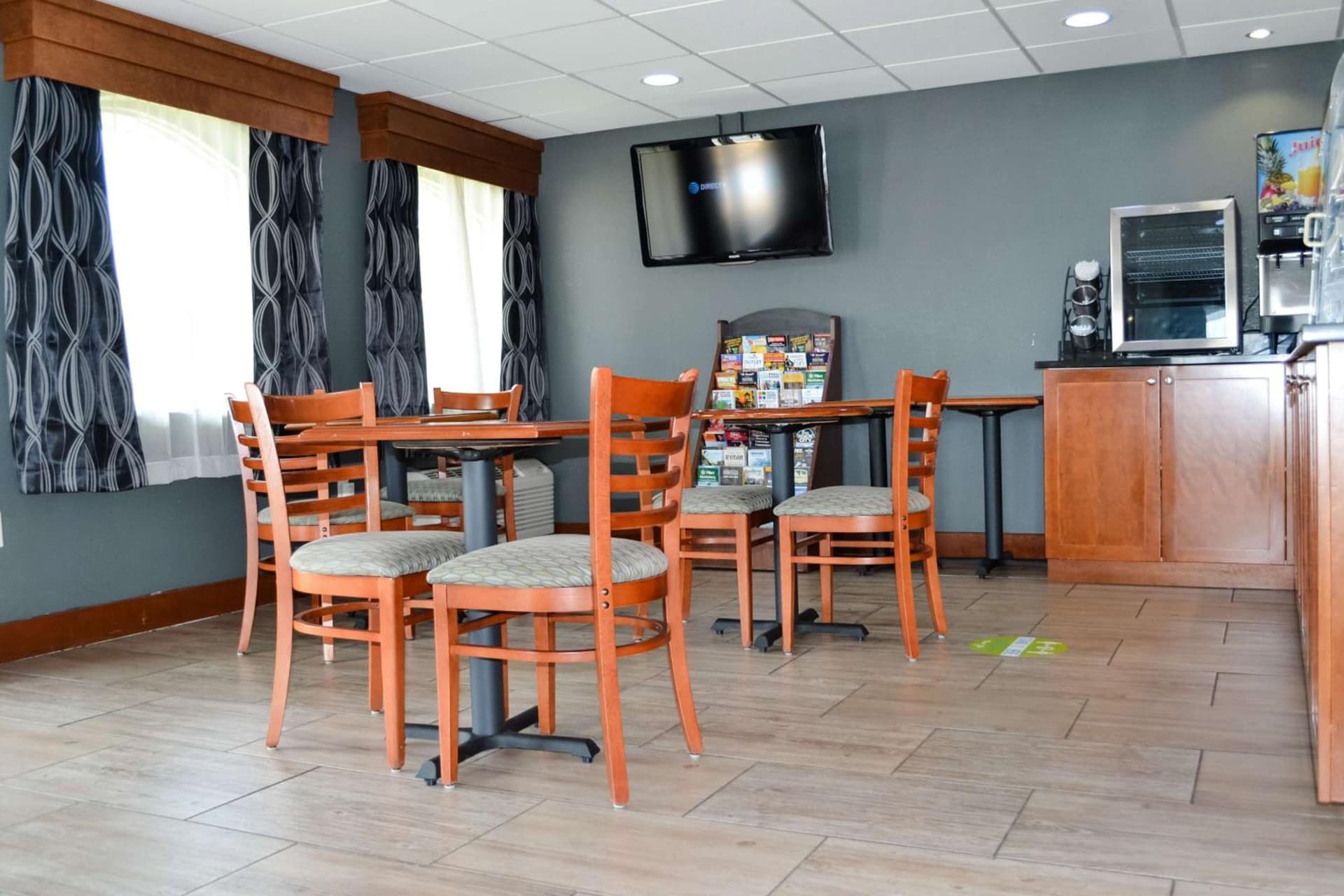 SureStay Hotel by Best Western Bowling Green North interior in Bowling Green, KY — gallery photo 2