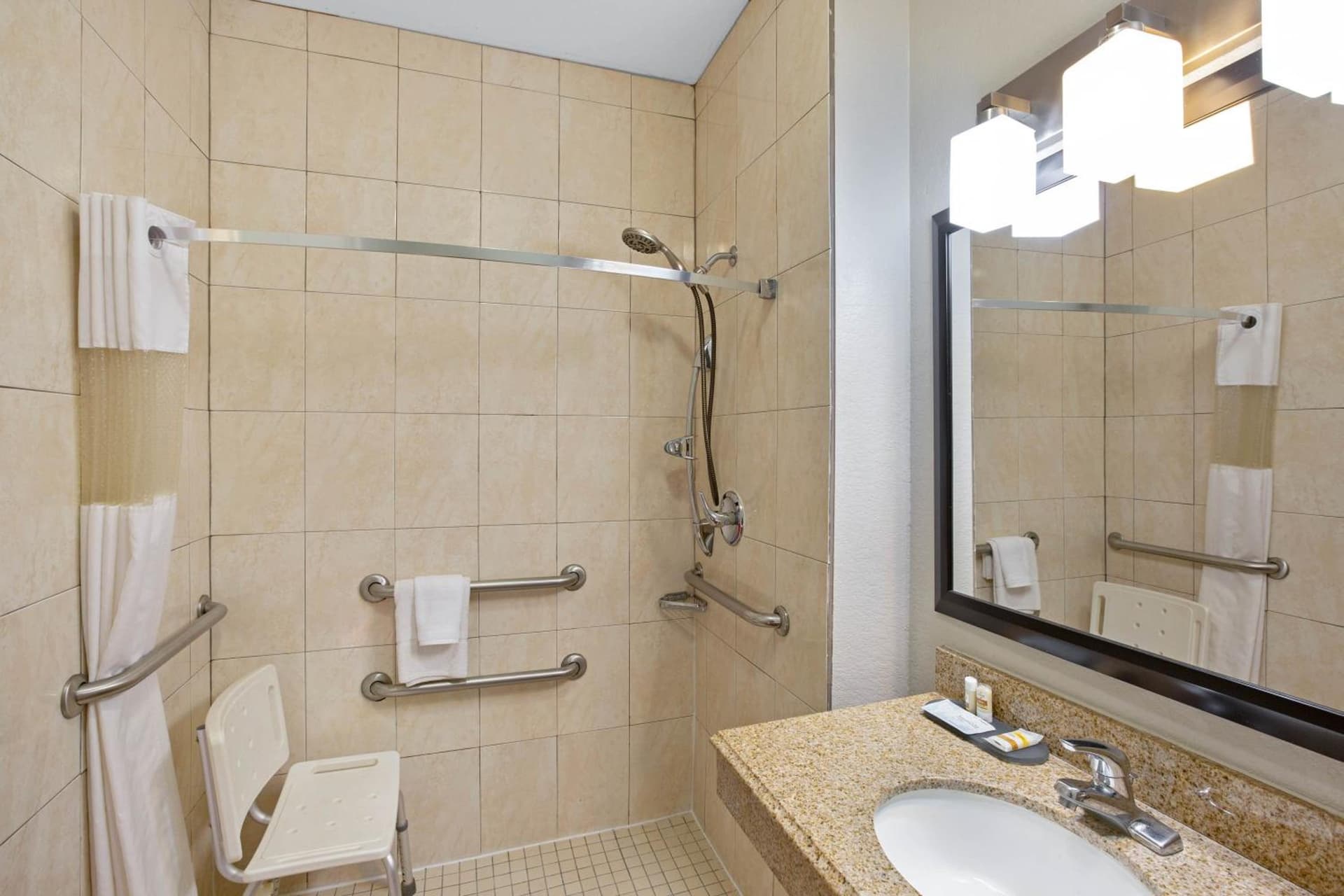 La Quinta by Wyndham Pearland interior in Pearland, TX — gallery photo 2
