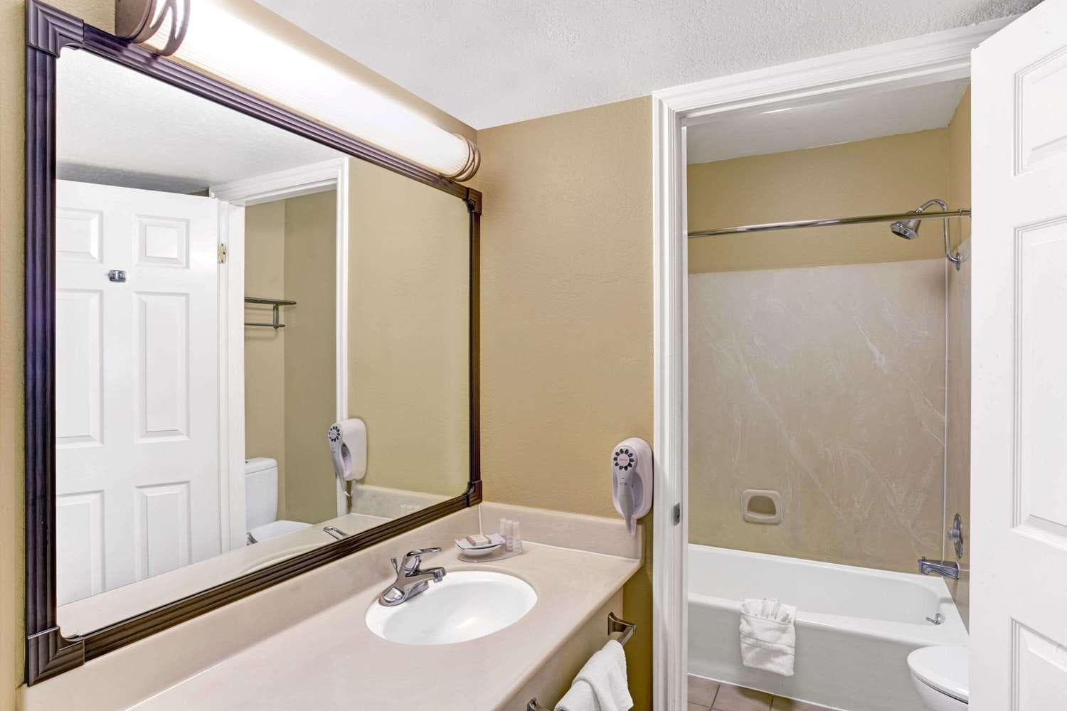 Provo River Inn interior in Provo, UT — gallery photo 2