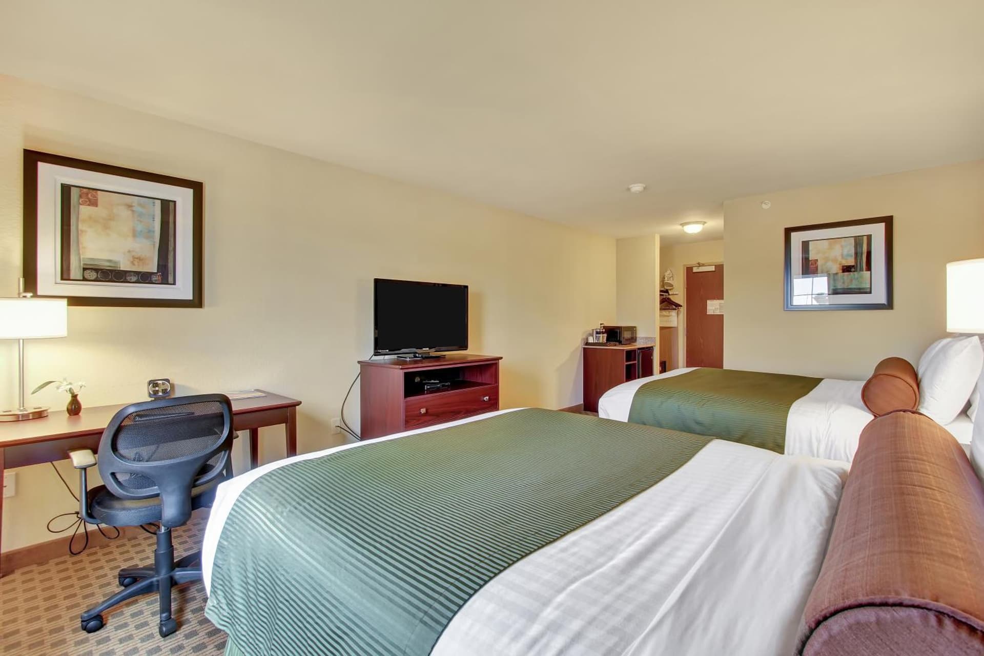 Cobblestone Hotel & Suites - Waynesboro gallery photo in Rouzerville, PA — image 8