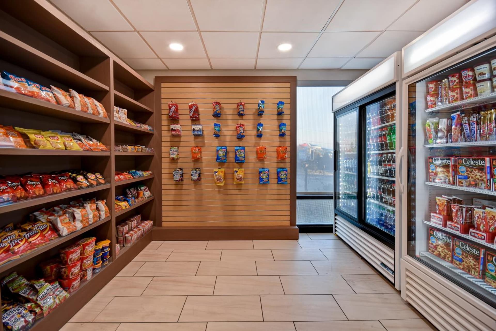 Holiday Inn Express & Suites Allentown-Dorney Park Area by IHG interior in Allentown, PA — gallery photo 2