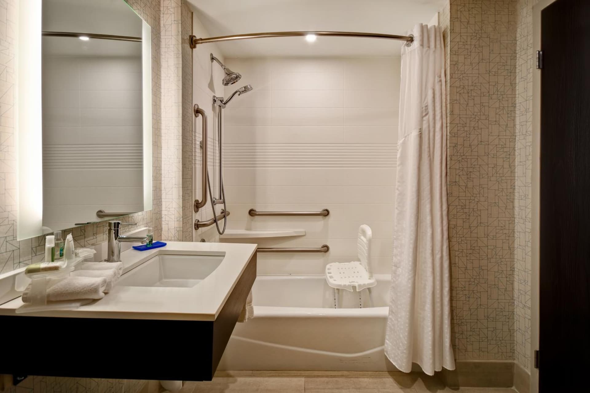 Holiday Inn Express & Suites Allentown-Dorney Park Area by IHG gallery photo in Allentown, PA — image 28