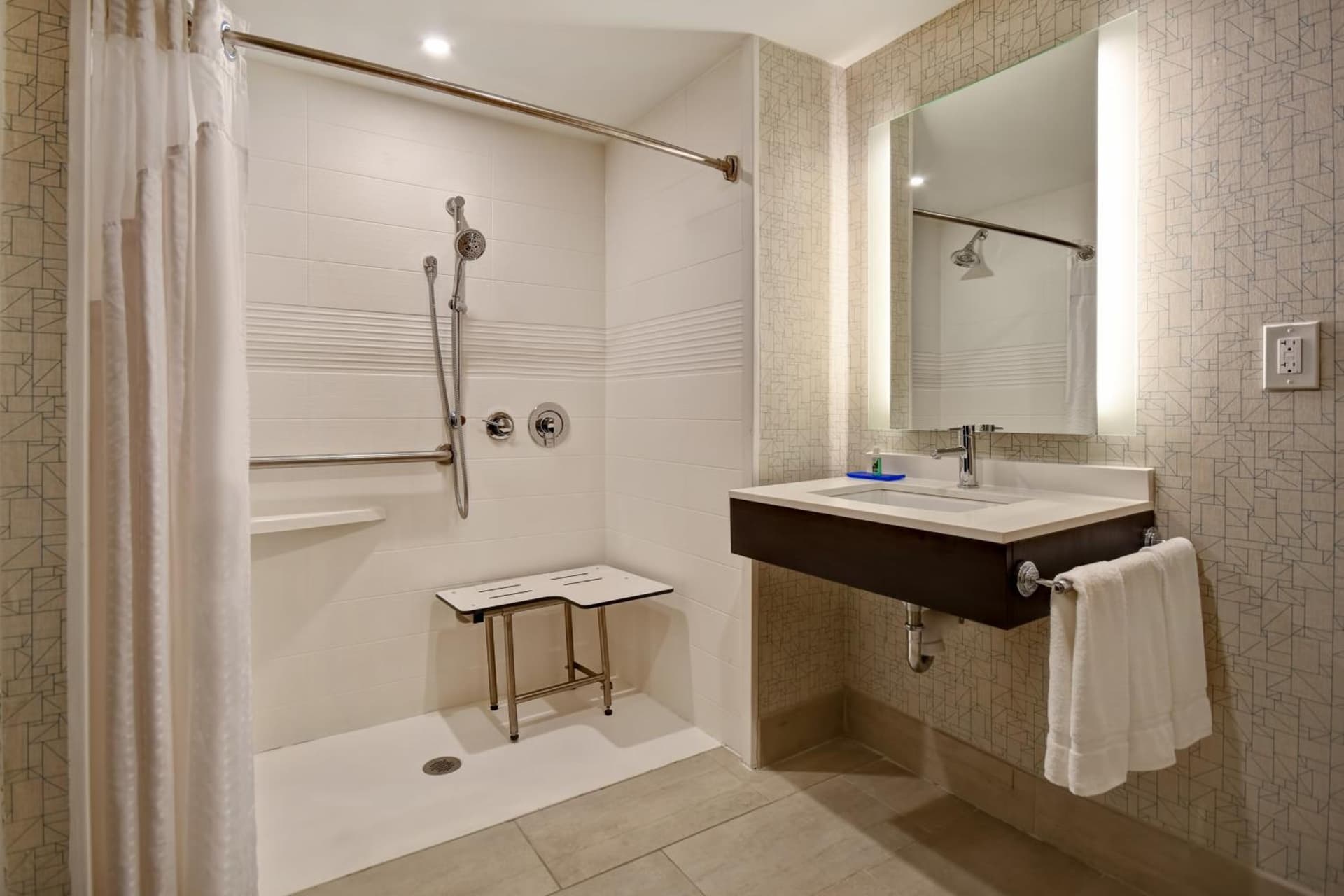Holiday Inn Express & Suites Allentown-Dorney Park Area by IHG gallery photo in Allentown, PA — image 37