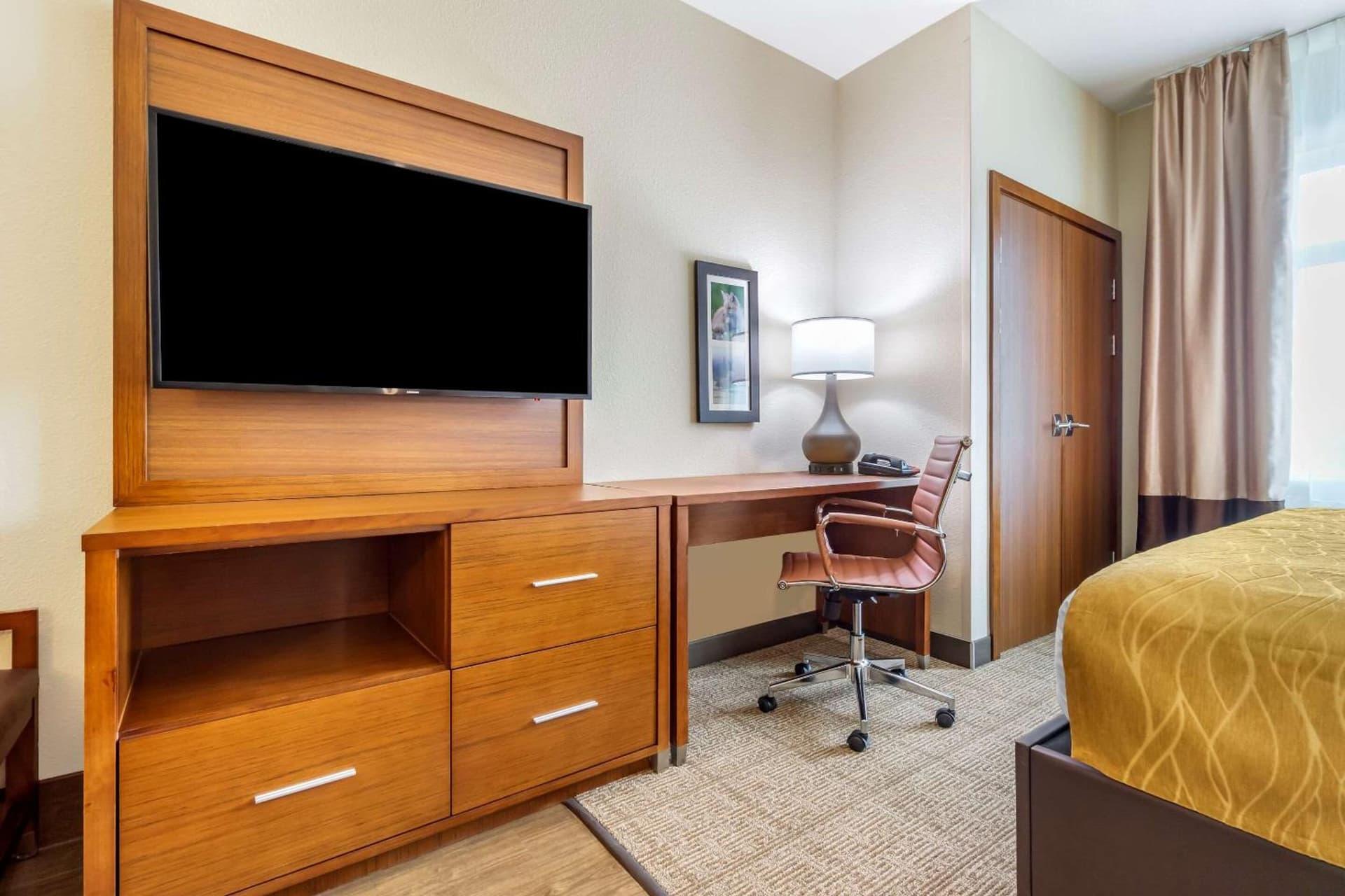 Comfort Inn & Suites Lakewood by JBLM gallery photo in Lakewood, WA — image 10