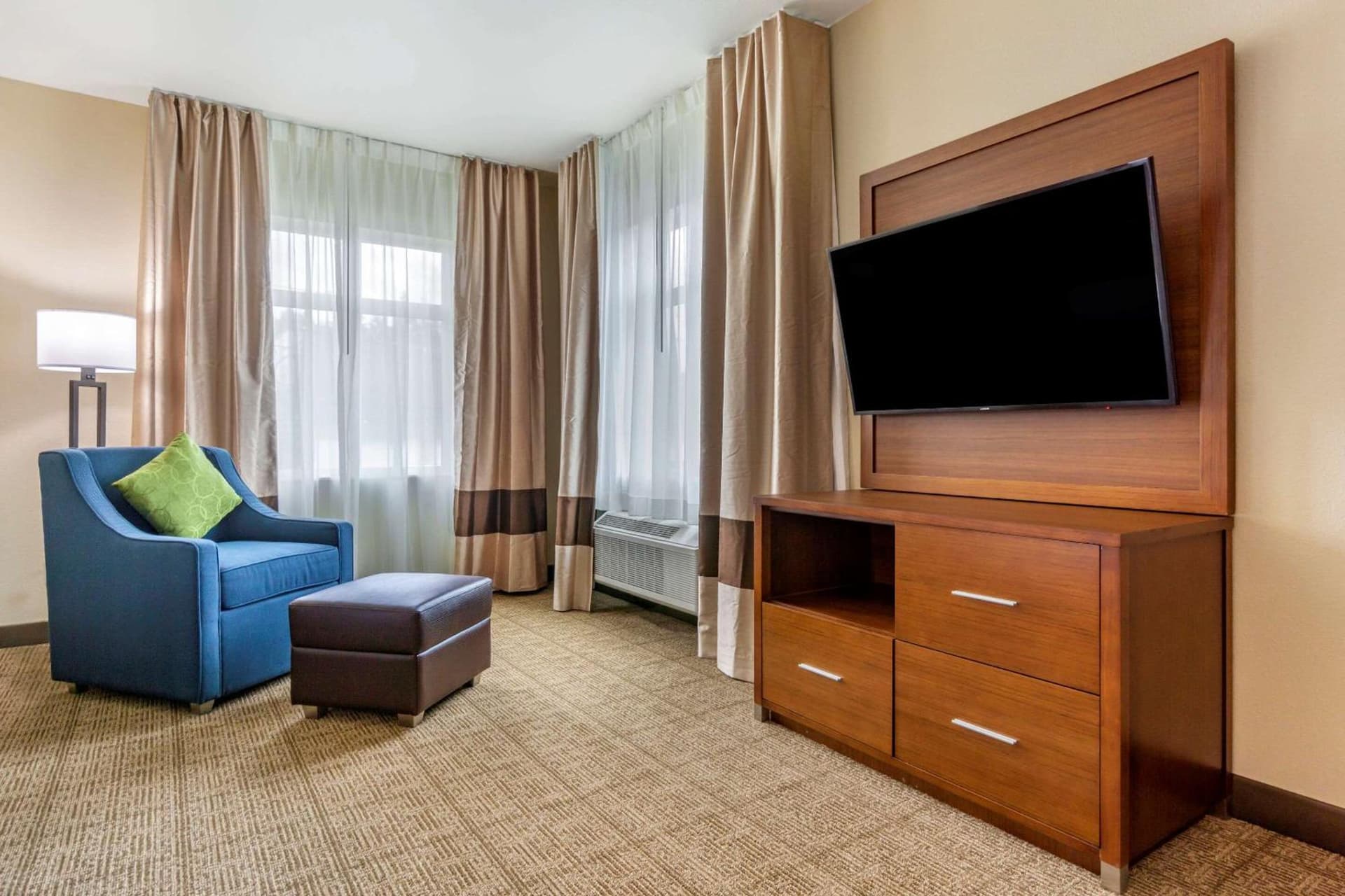 Comfort Inn & Suites Lakewood by JBLM gallery photo in Lakewood, WA — image 12