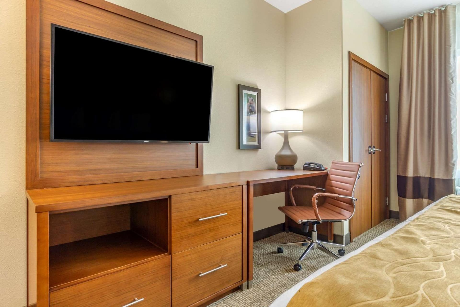 Comfort Inn & Suites Lakewood by JBLM gallery photo in Lakewood, WA — image 18