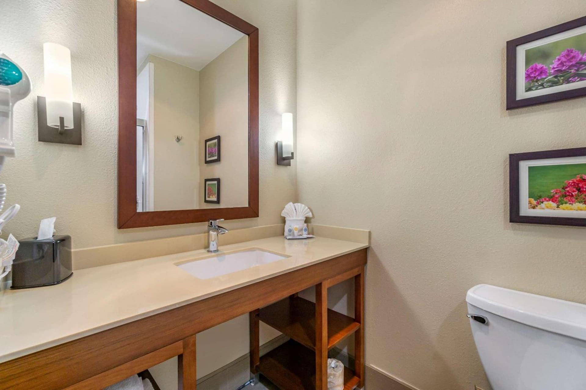 Comfort Inn & Suites Lakewood by JBLM gallery photo in Lakewood, WA — image 31
