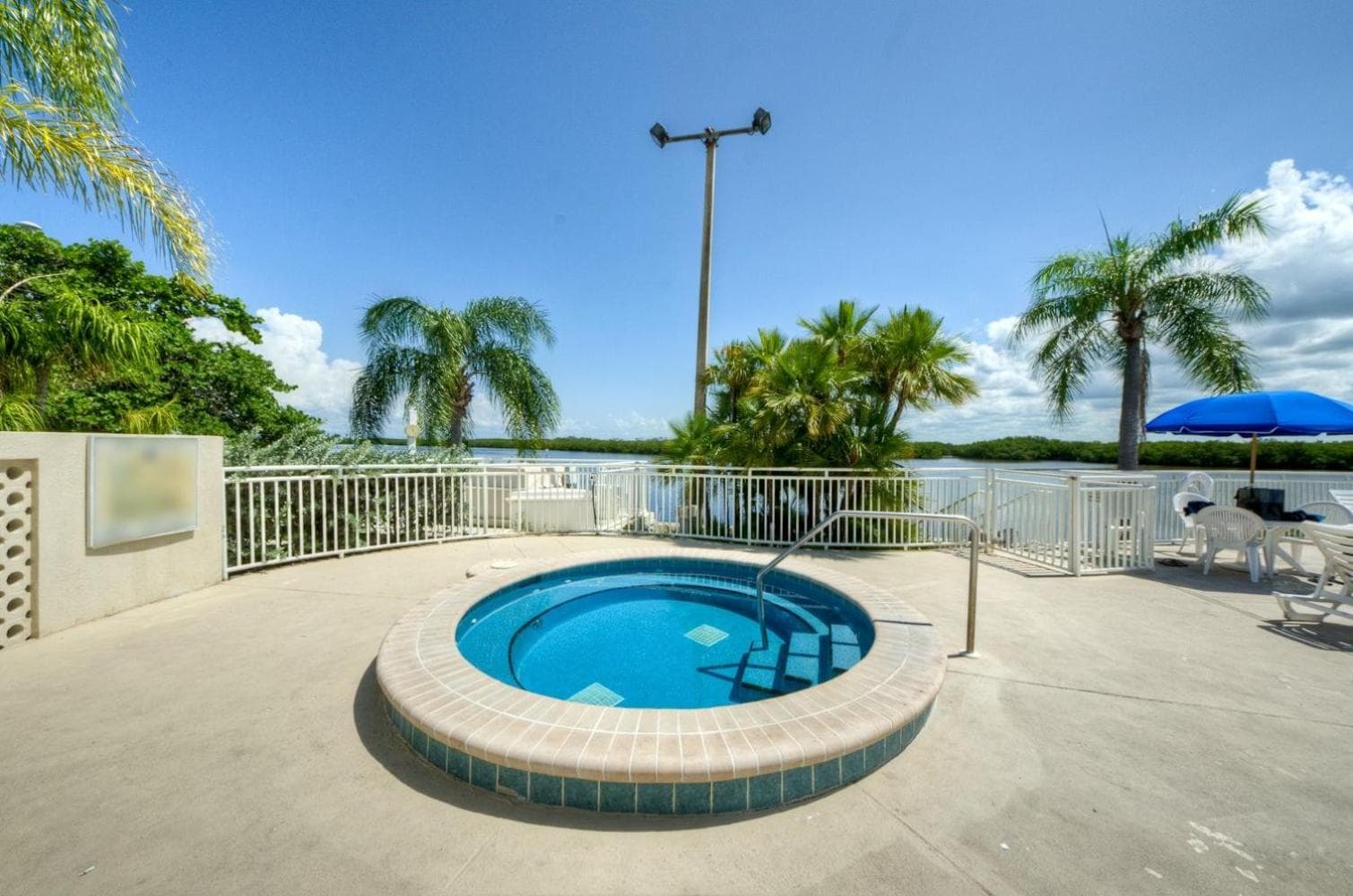 TAMPA BAY, BEACH step away, WIFI, FREE PARKING,POOLS, JACUZZI gallery photo in Ruskin, FL — image 86