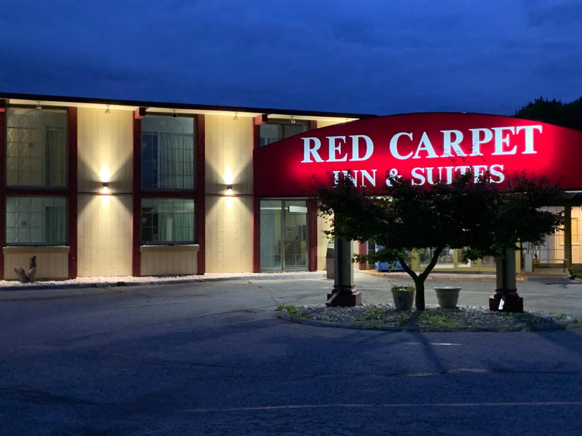 Red Carpet Inn & Suites Ebensburg interior in Ebensburg, PA — gallery photo 2