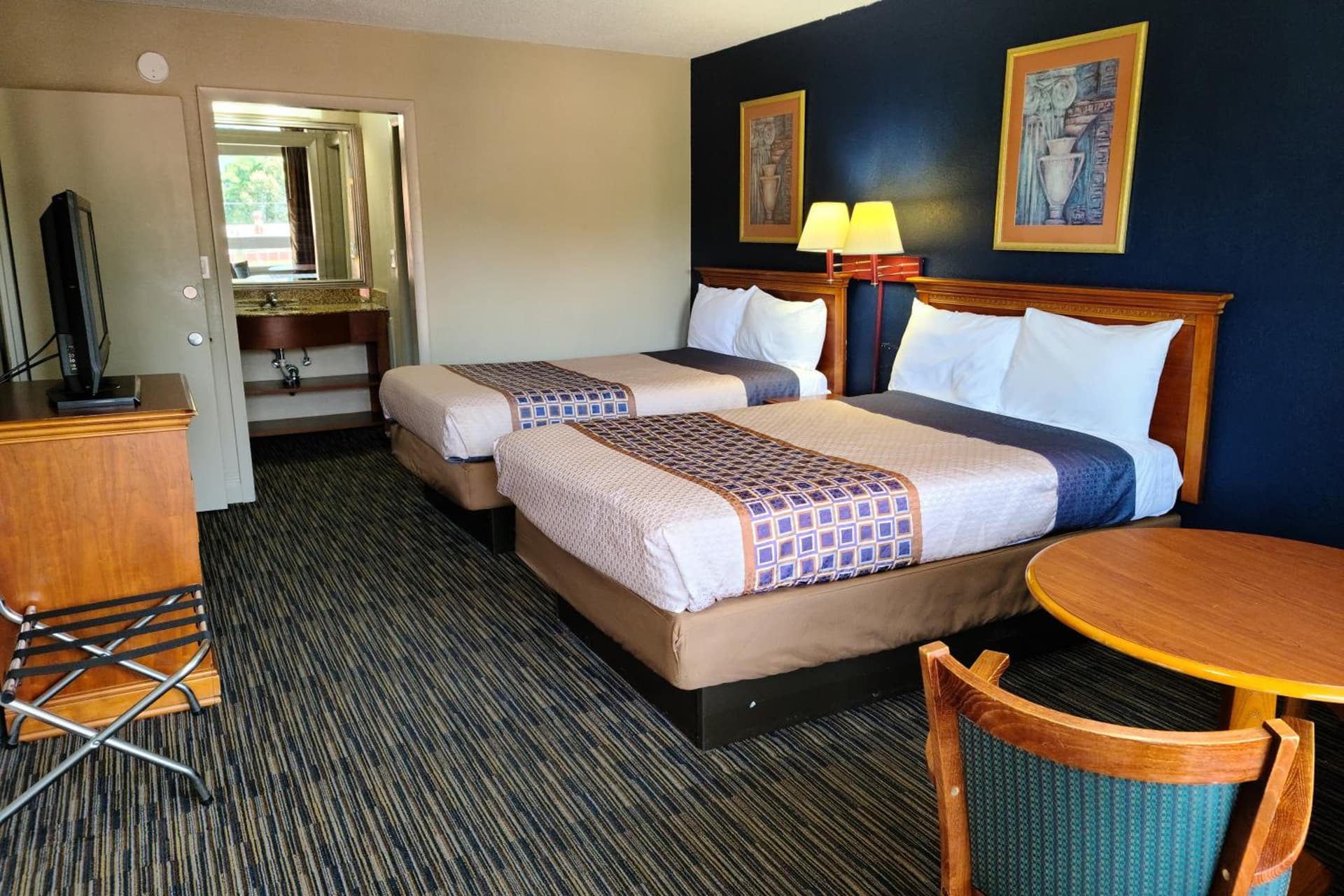 Travelodge by Wyndham Williamsburg Colonial Area interior in Williamsburg, VA — gallery photo 2