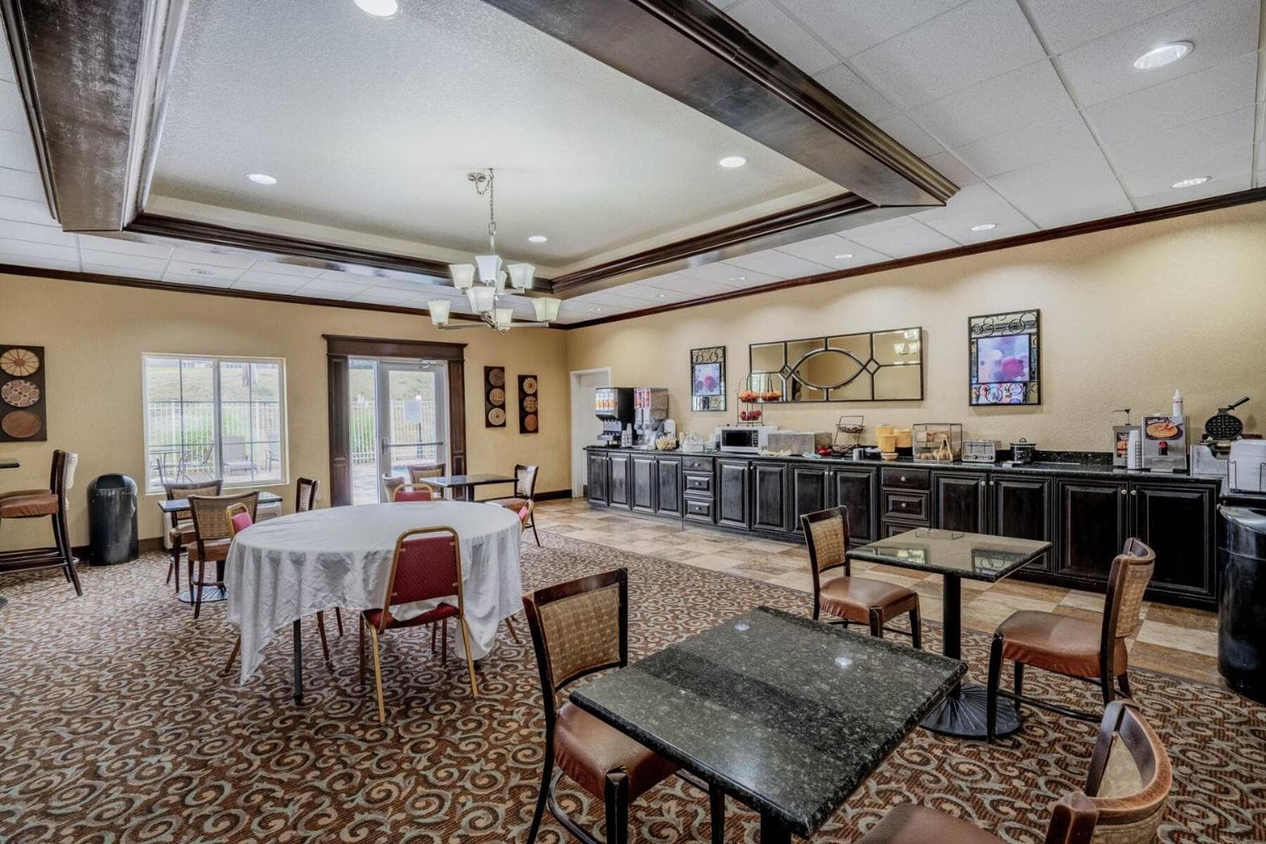 La Quinta by Wyndham Vicksburg interior in Vicksburg, MS — gallery photo 2