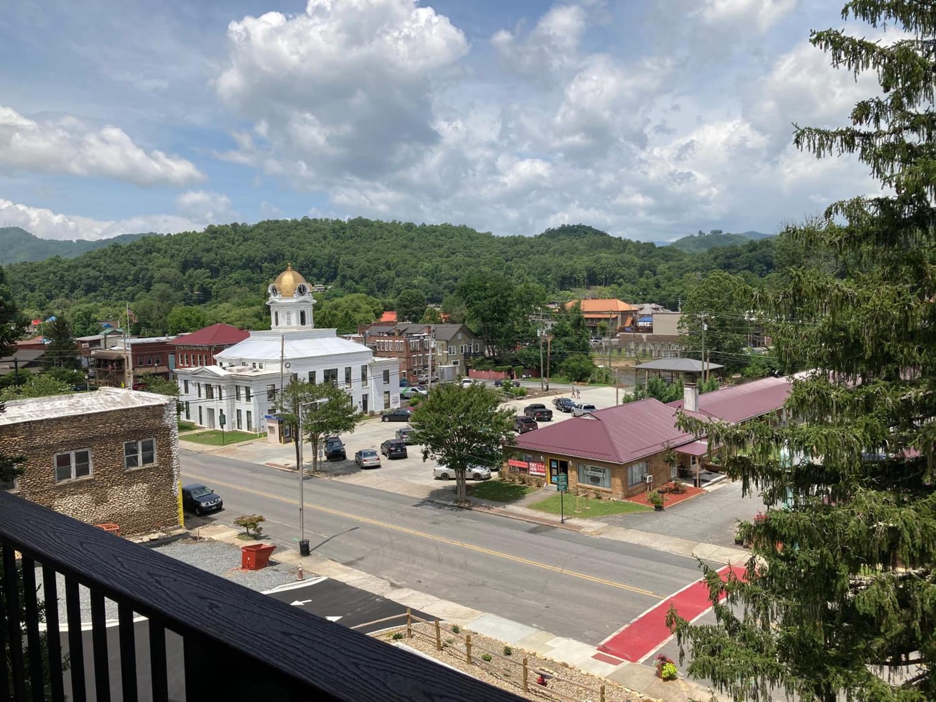 Stonebrook Lodge Bryson City property views in Bryson City, NC — gallery photo 3