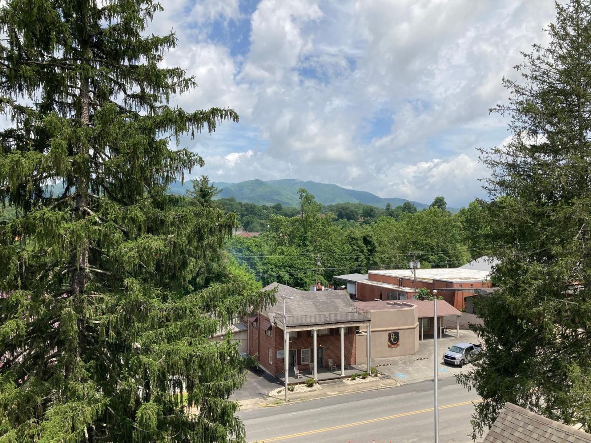 Stonebrook Lodge Bryson City interior in Bryson City, NC — gallery photo 2
