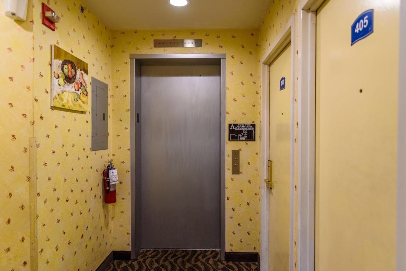 Flushing Central Hotel 88 interior in Queens, NY — gallery photo 2