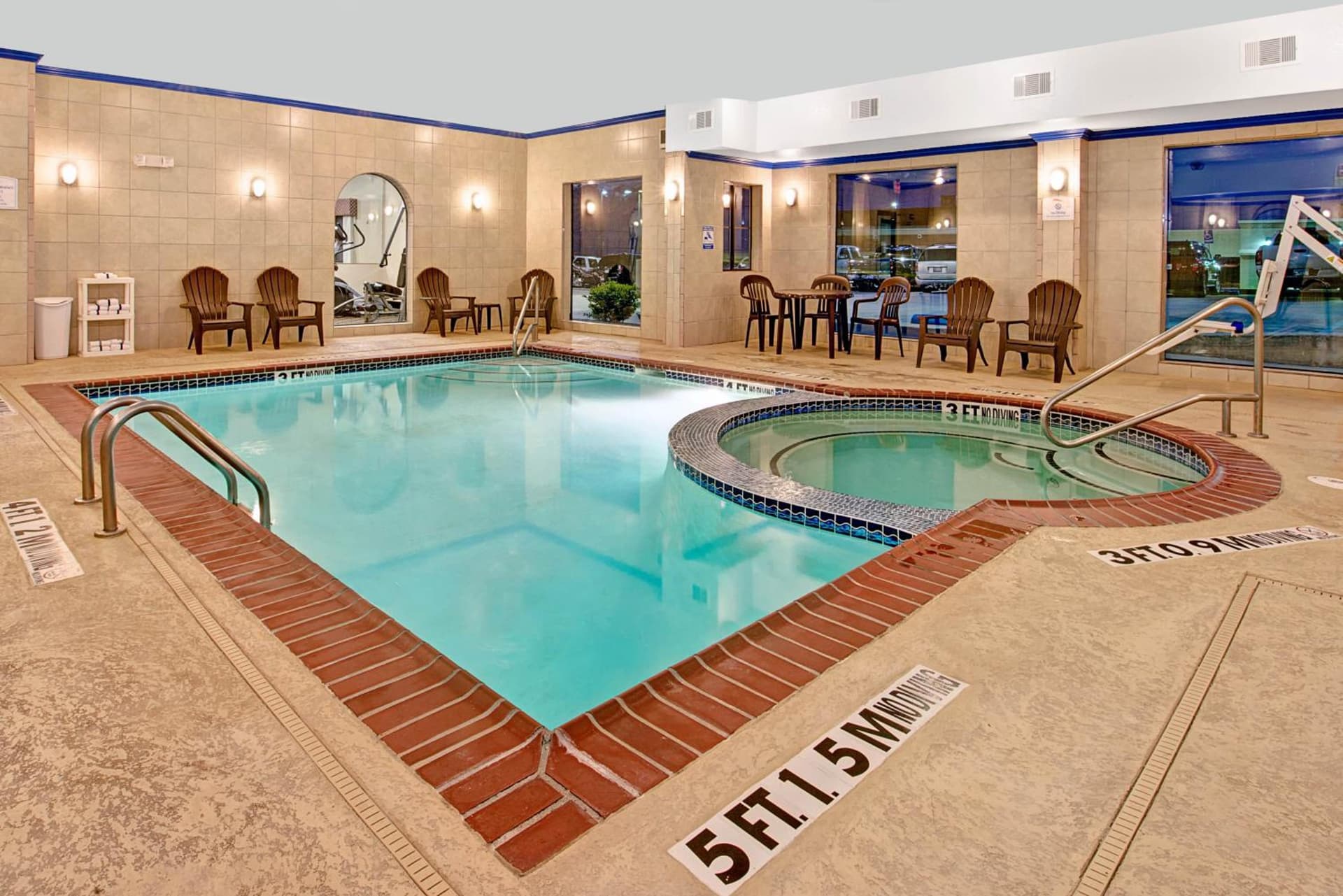 Best Western Decatur Inn interior in Decatur, TX — gallery photo 2