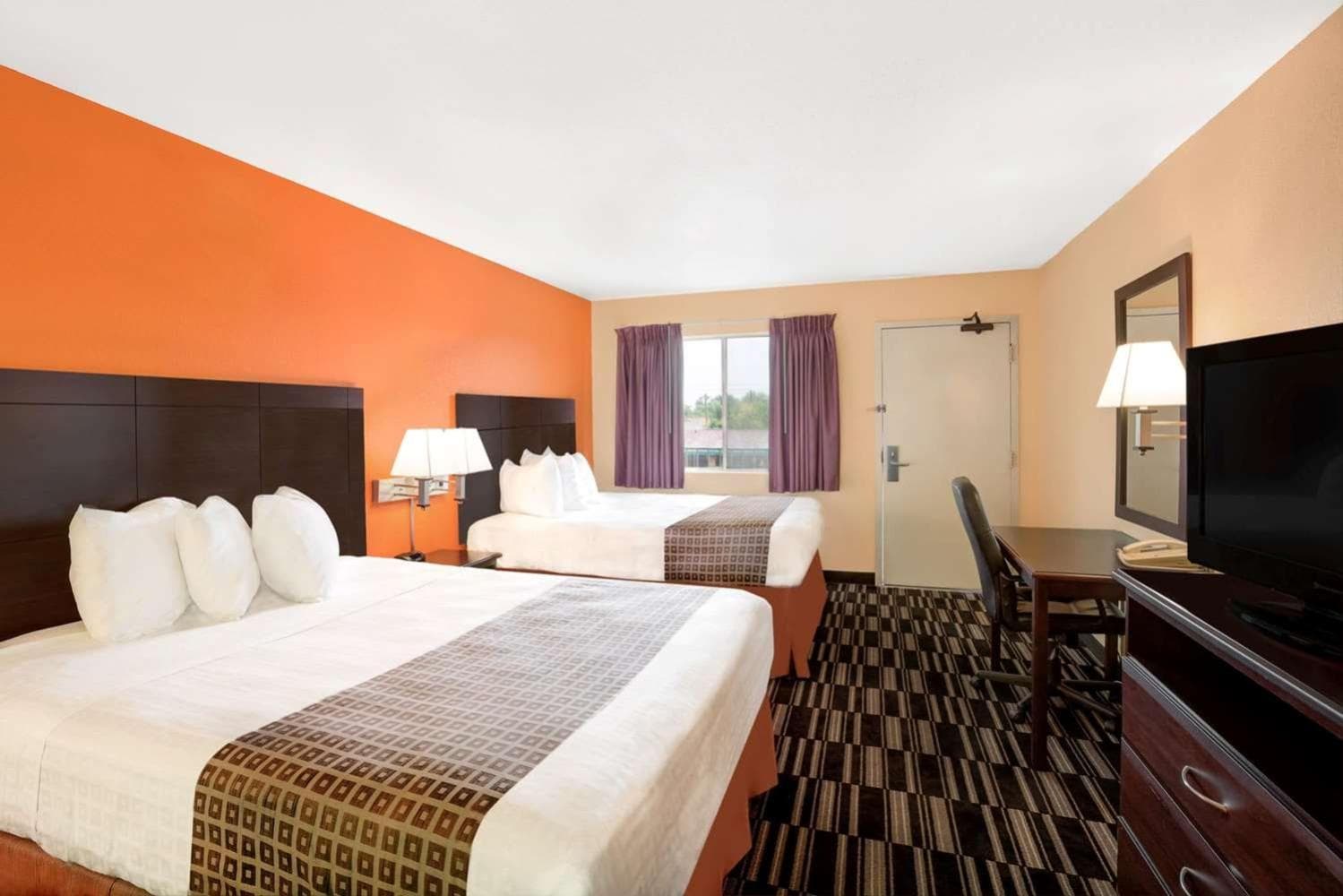 Howard Johnson by Wyndham Modesto Ceres interior in Ceres, CA — gallery photo 2