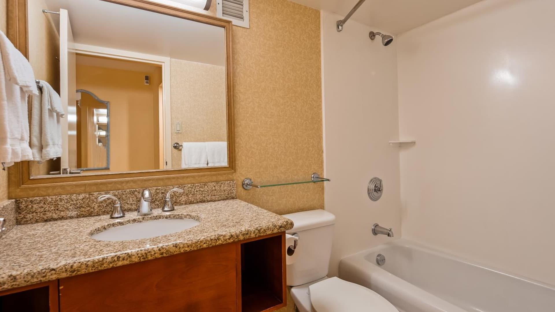 Airport Honolulu Hotel, Trademark Collection by Wyndham gallery photo in Honolulu, HI — image 14