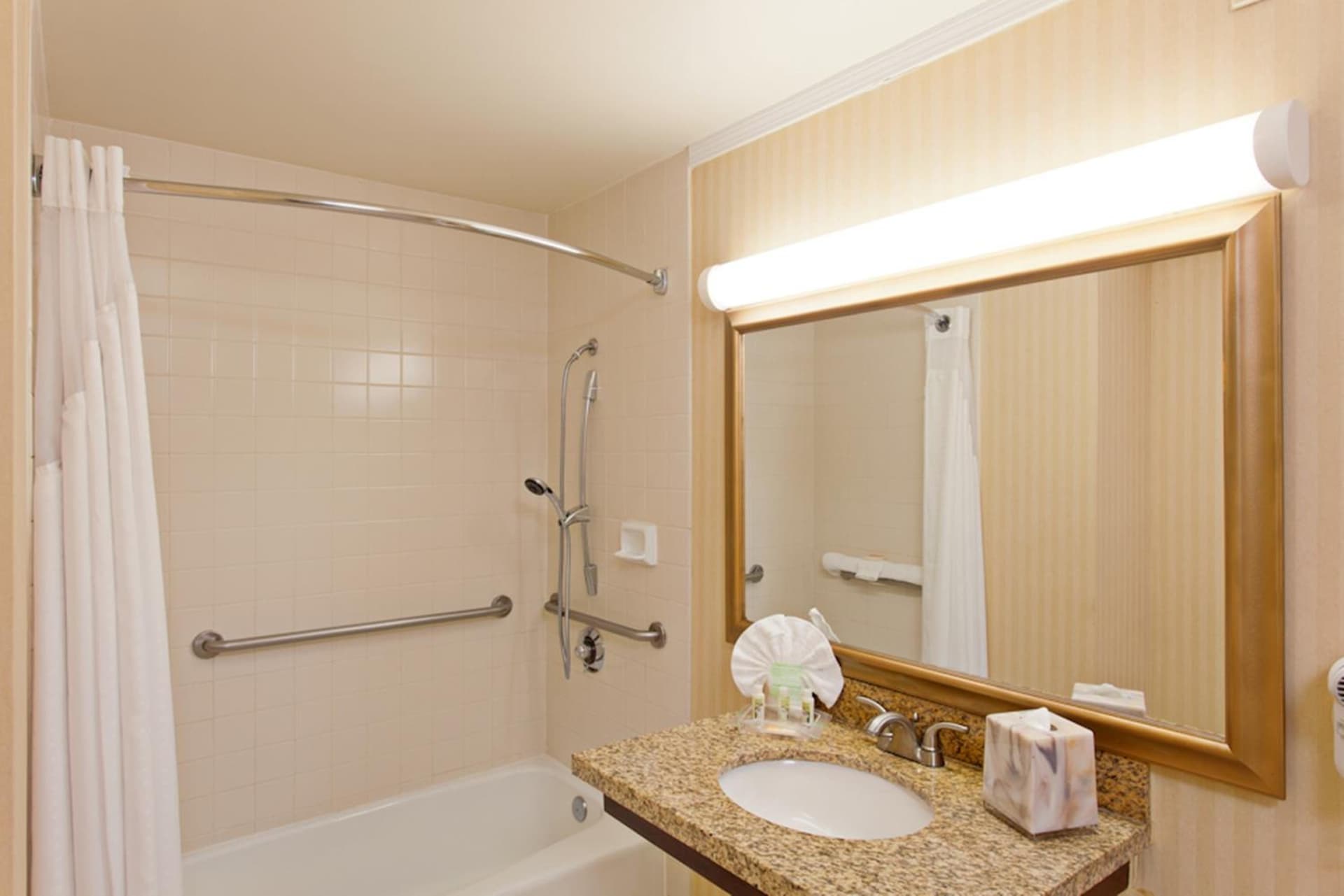 Holiday Inn Long Beach - Airport by IHG gallery photo in Long Beach, CA — image 78