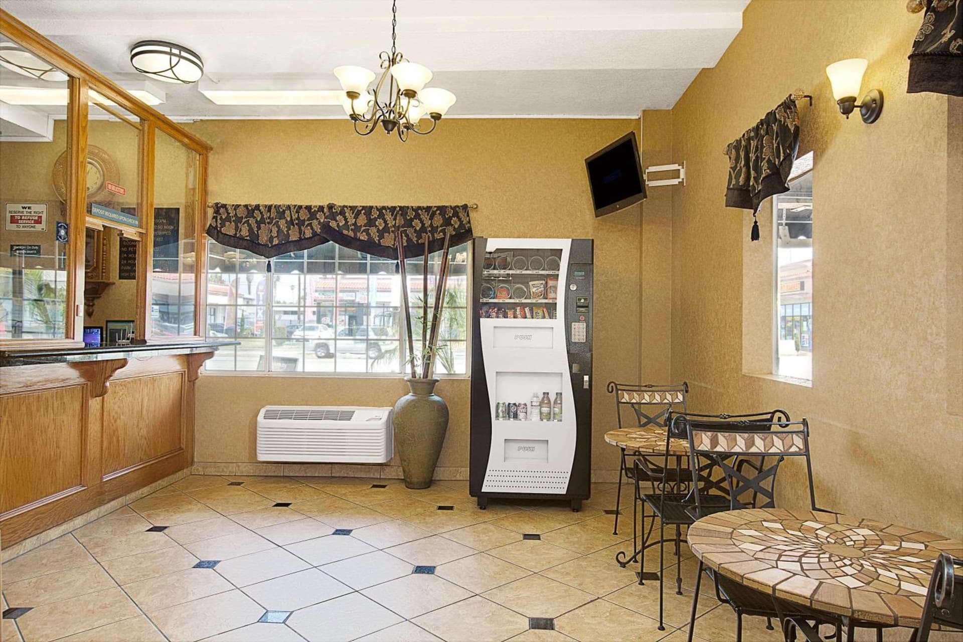 Super 8 by Wyndham Inglewood/LAX/LA Airport property views in Inglewood, CA — gallery photo 3