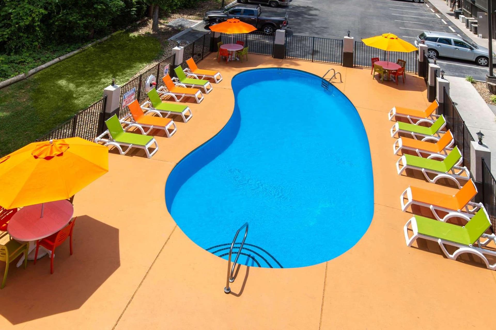 Super 8 by Wyndham Pigeon Forge-Emert St property views in Pigeon Forge, TN — gallery photo 3