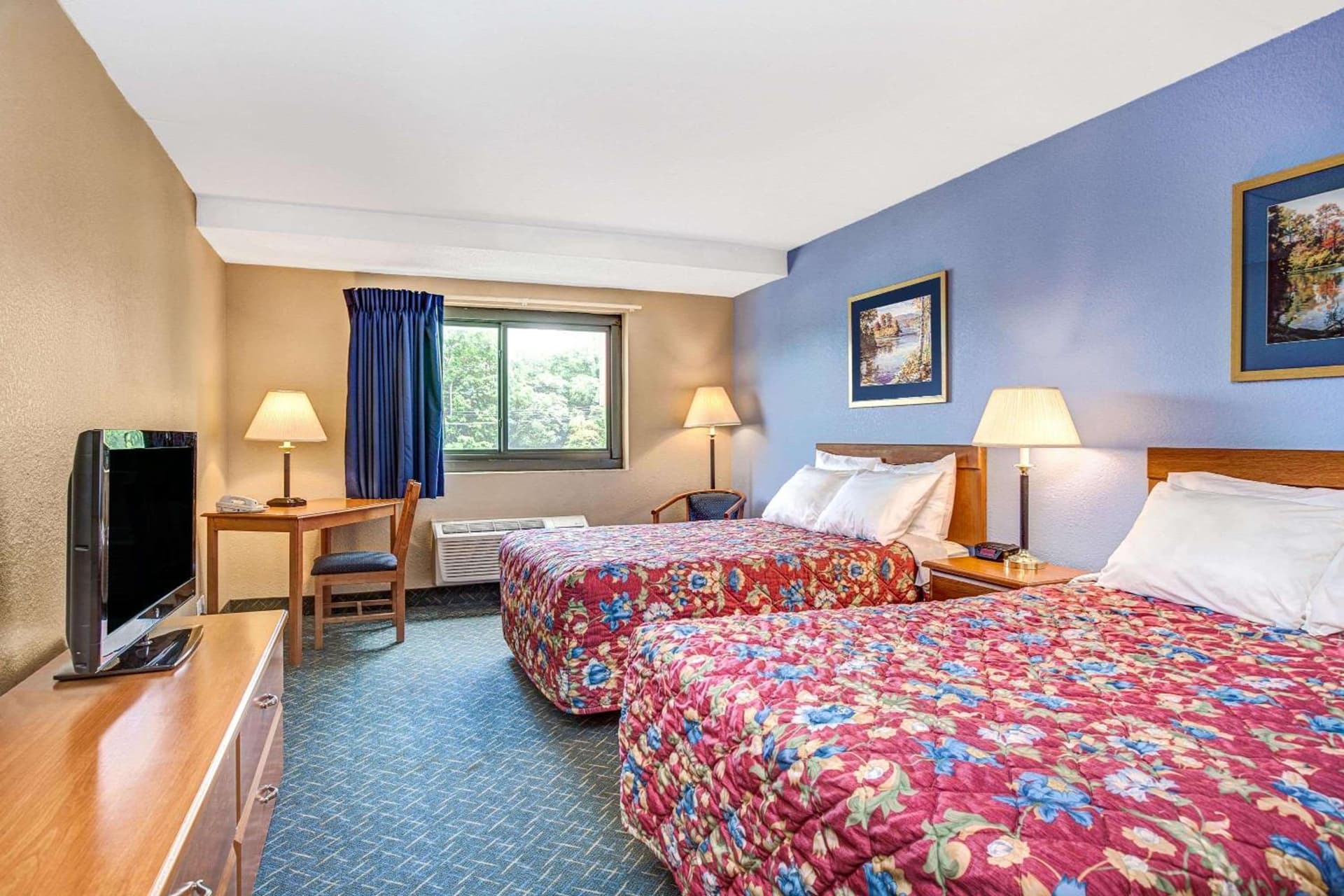 Super 8 by Wyndham Mahwah property views in Mahwah, NJ — gallery photo 3