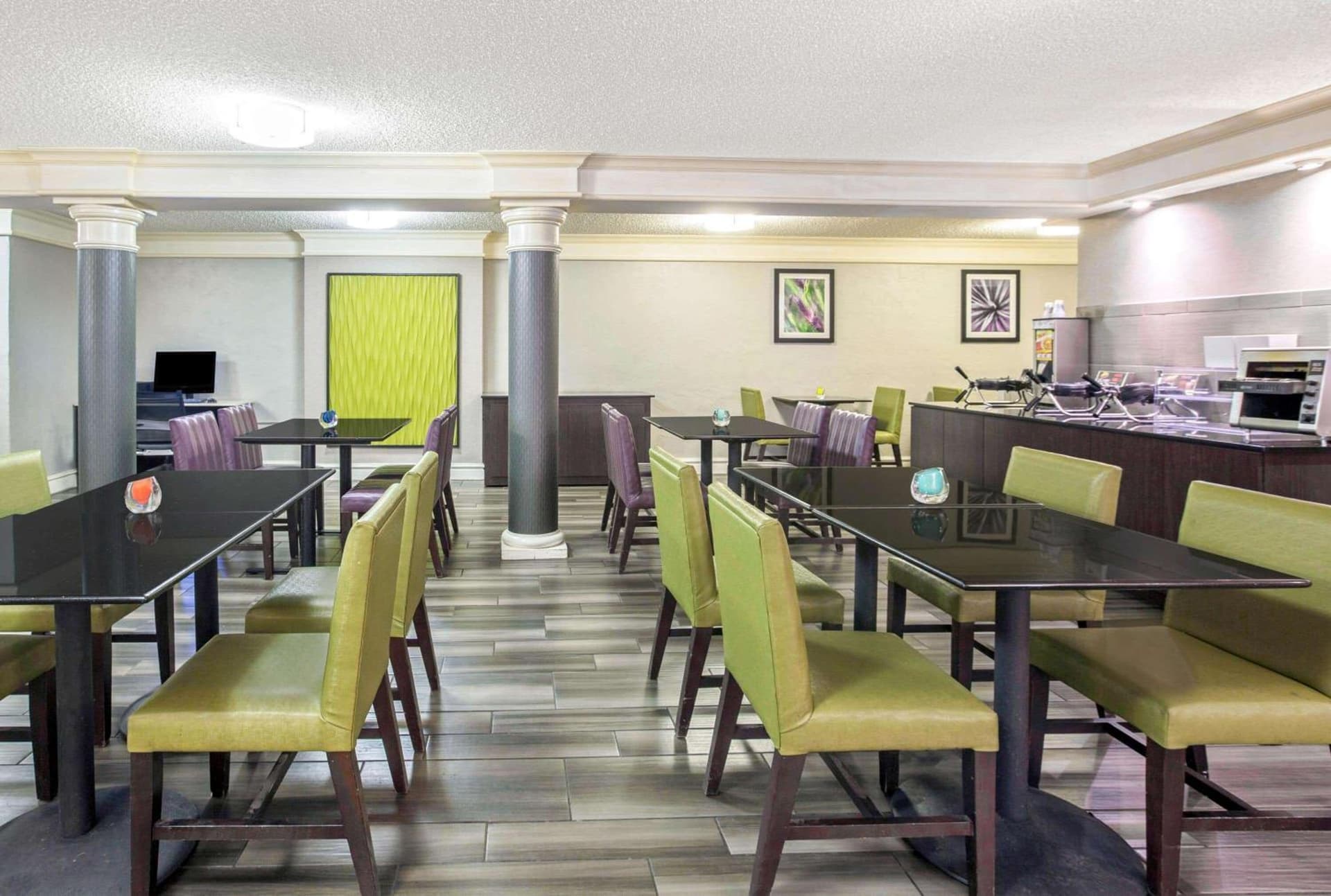 La Quinta Inn by Wyndham Fresno Yosemite gallery photo in Fresno, CA — image 41