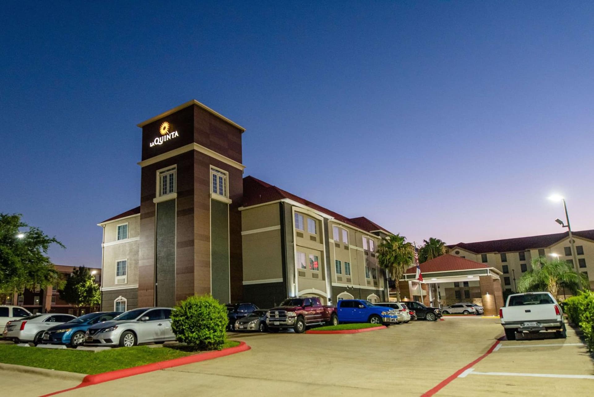 La Quinta by Wyndham Houston/Clear Lake-NASA interior in Webster, TX — gallery photo 2