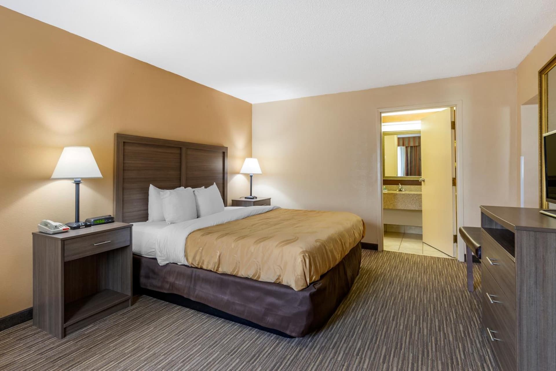 Quality Inn & Suites Hanes Mall gallery photo in Winston-Salem, NC — image 39