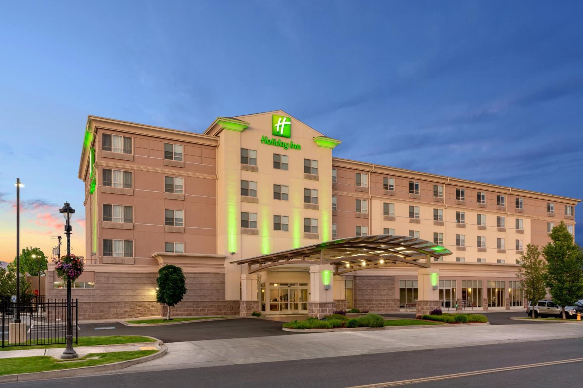 Holiday Inn Yakima by IHG featured exterior or lobby in Yakima, WA — similar hotel