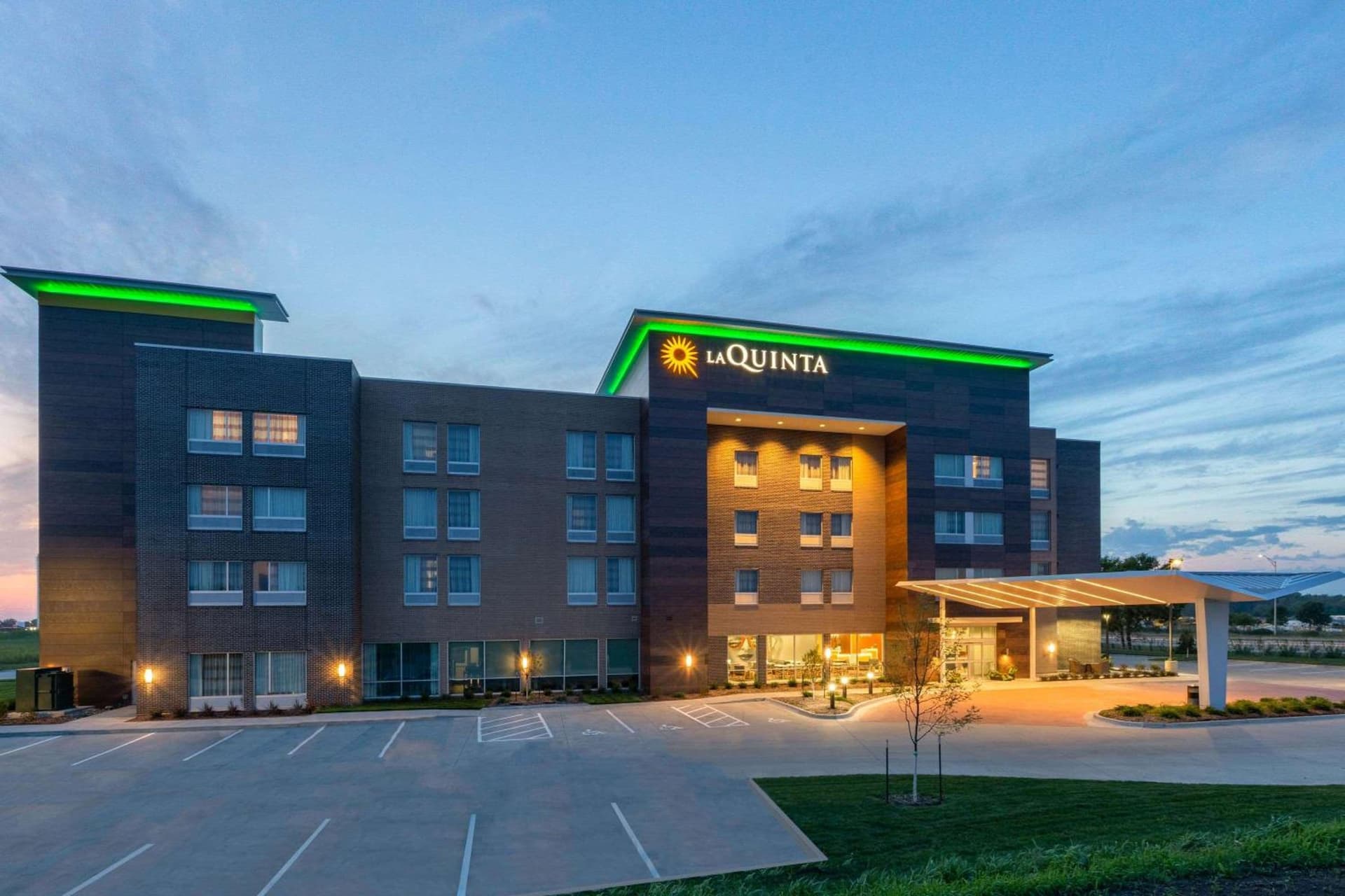 La Quinta by Wyndham Altoona Des Moines featured exterior or lobby in Altoona, IA — similar hotel