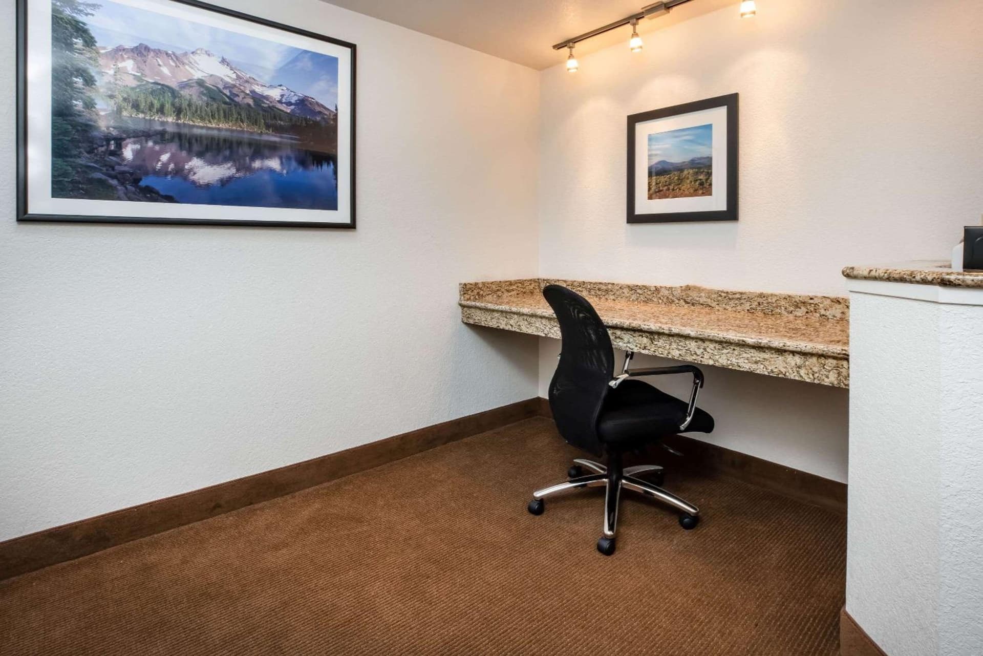 La Quinta Inn by Wyndham Bend gallery photo in Bend, OR — image 4