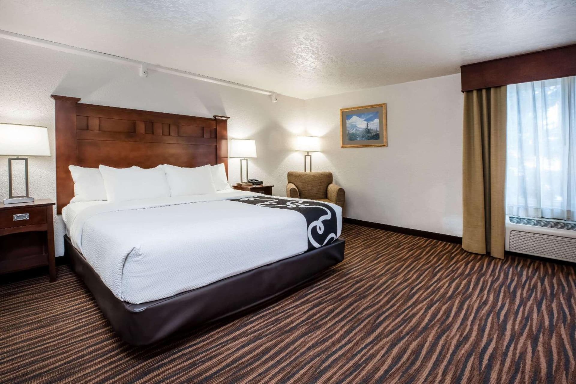 La Quinta Inn by Wyndham Bend interior in Bend, OR — gallery photo 2