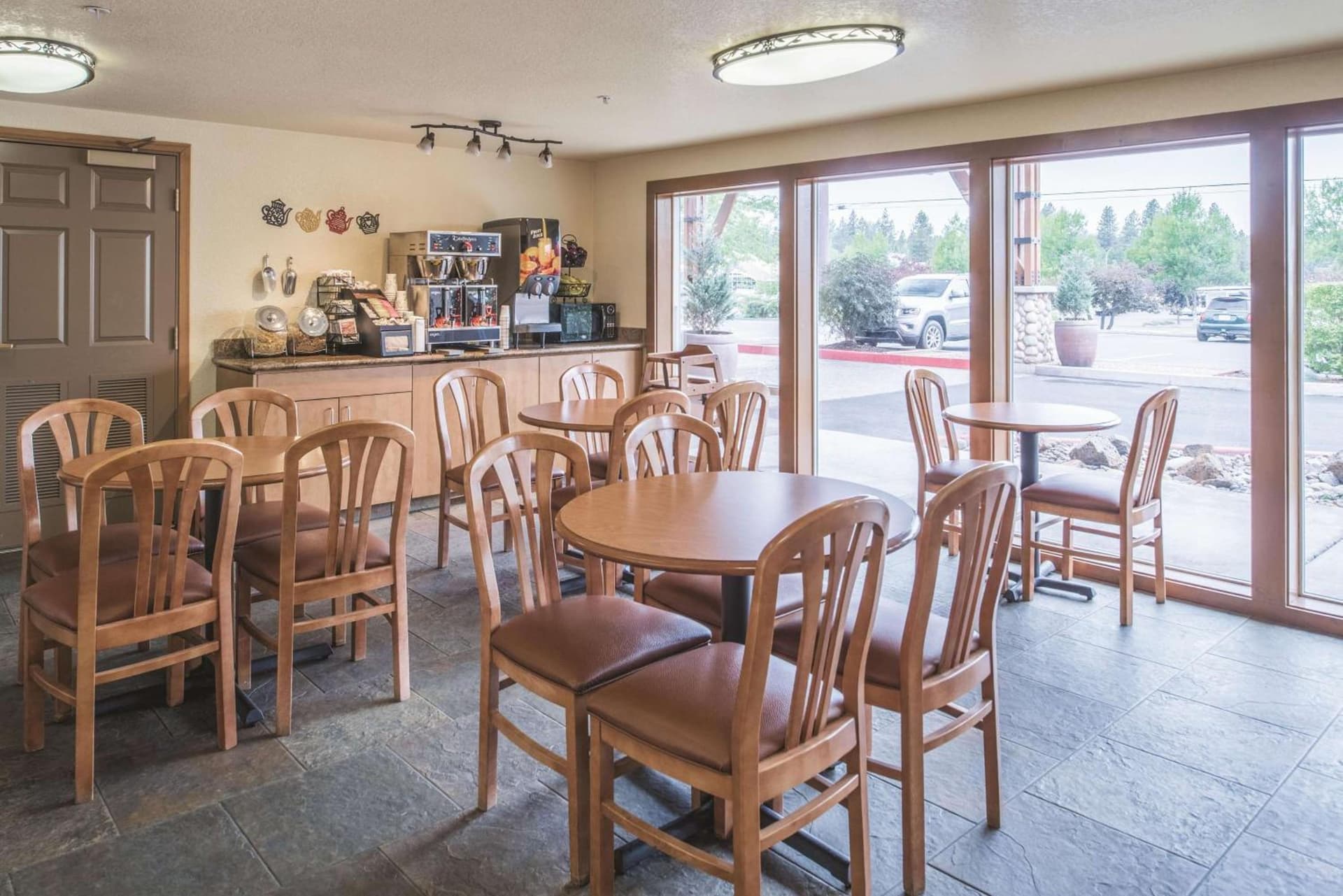 La Quinta Inn by Wyndham Bend gallery photo in Bend, OR — image 7