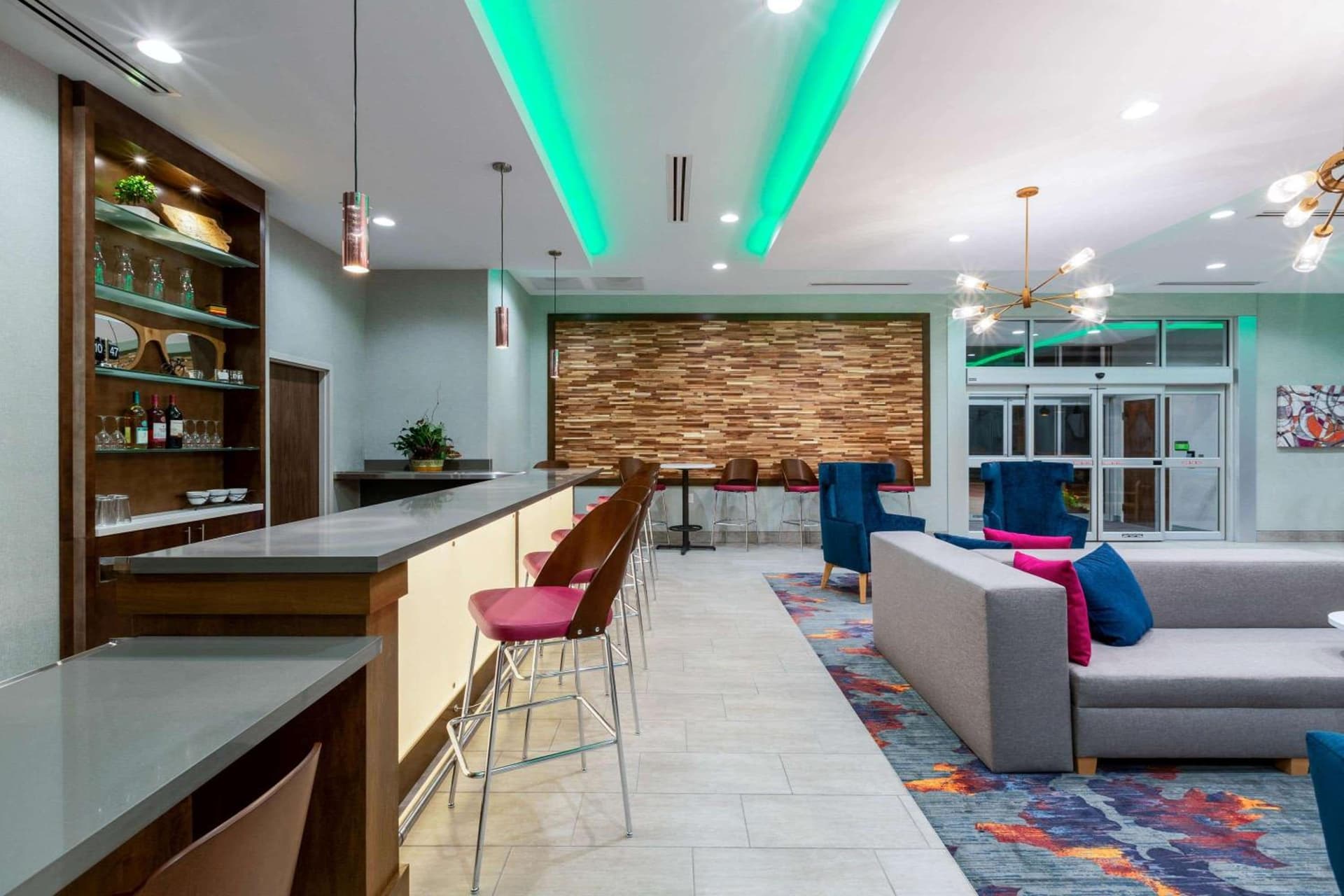 La Quinta by Wyndham Altoona Des Moines interior in Altoona, IA — gallery photo 2
