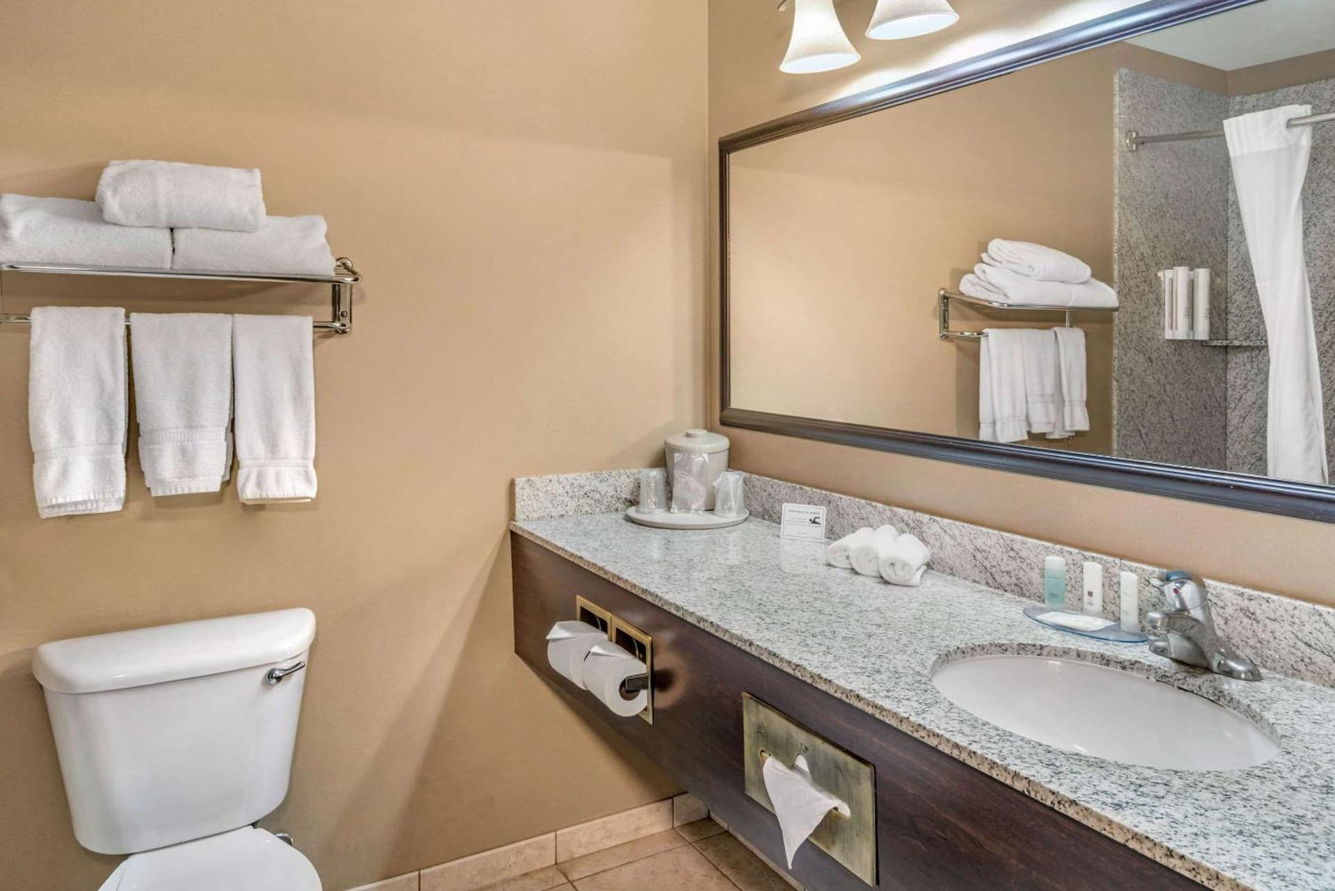 Clarion Pointe Medford gallery photo in Medford, OR — image 34
