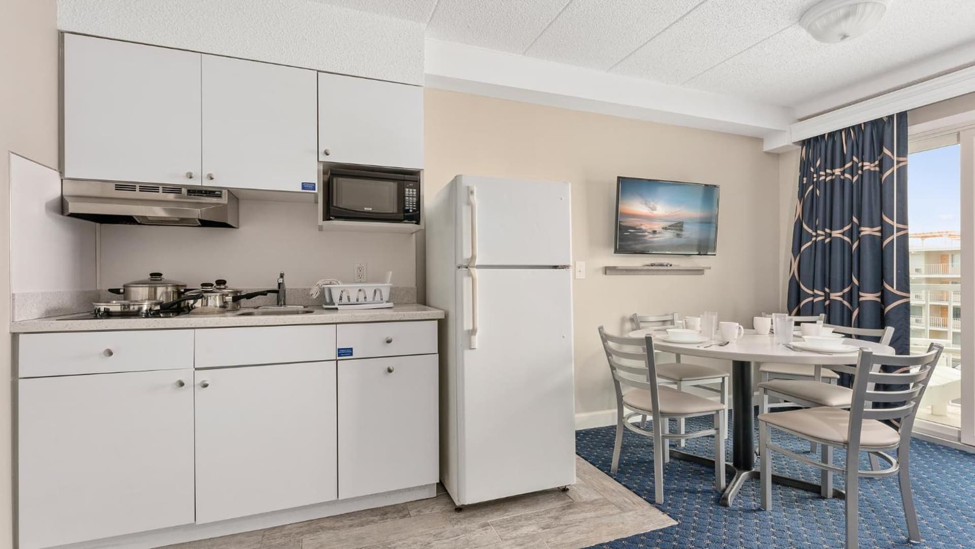 Adventurer Oceanfront Inn interior in Wildwood Crest, NJ — gallery photo 2