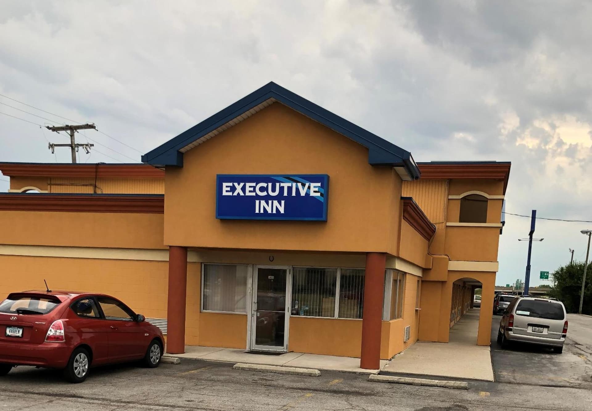 Executive Inn featured exterior or lobby in Fort Wayne, IN — similar hotel