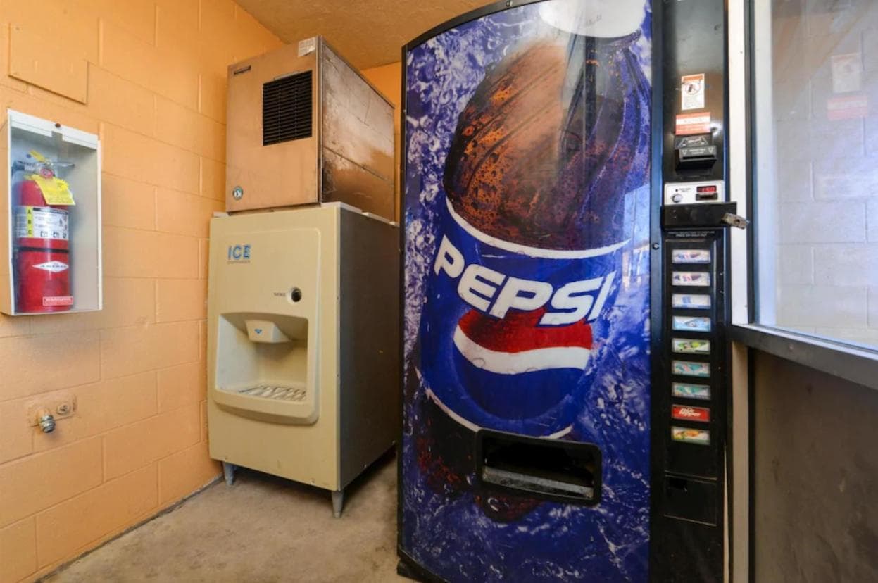 Executive Inn interior in Fort Wayne, IN — gallery photo 2