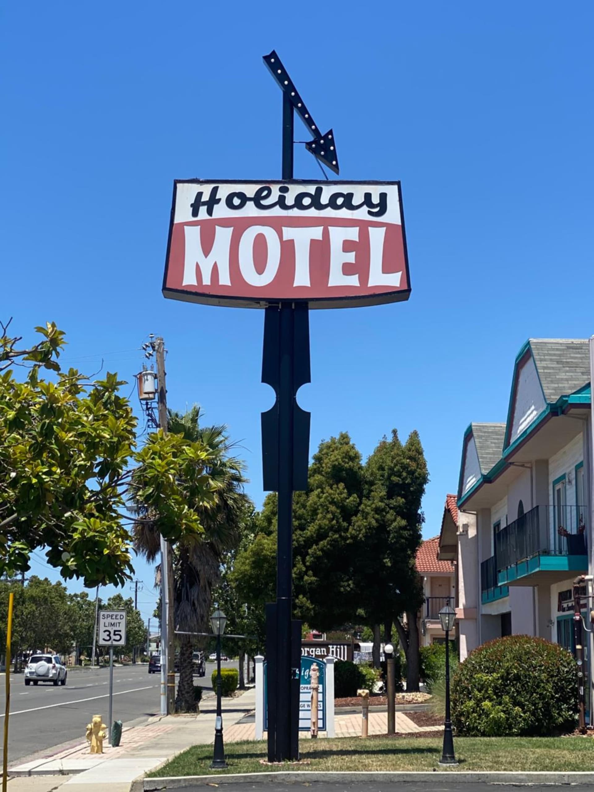 Holiday Motel gallery photo in Morgan Hill, CA — image 16