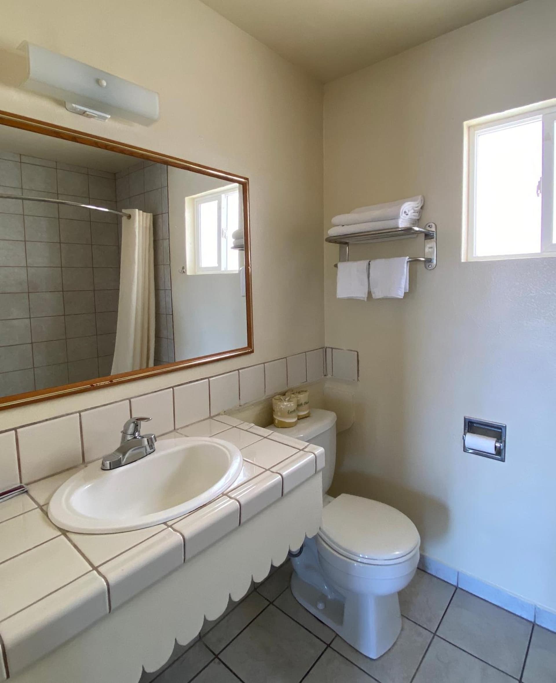 Holiday Motel interior in Morgan Hill, CA — gallery photo 2
