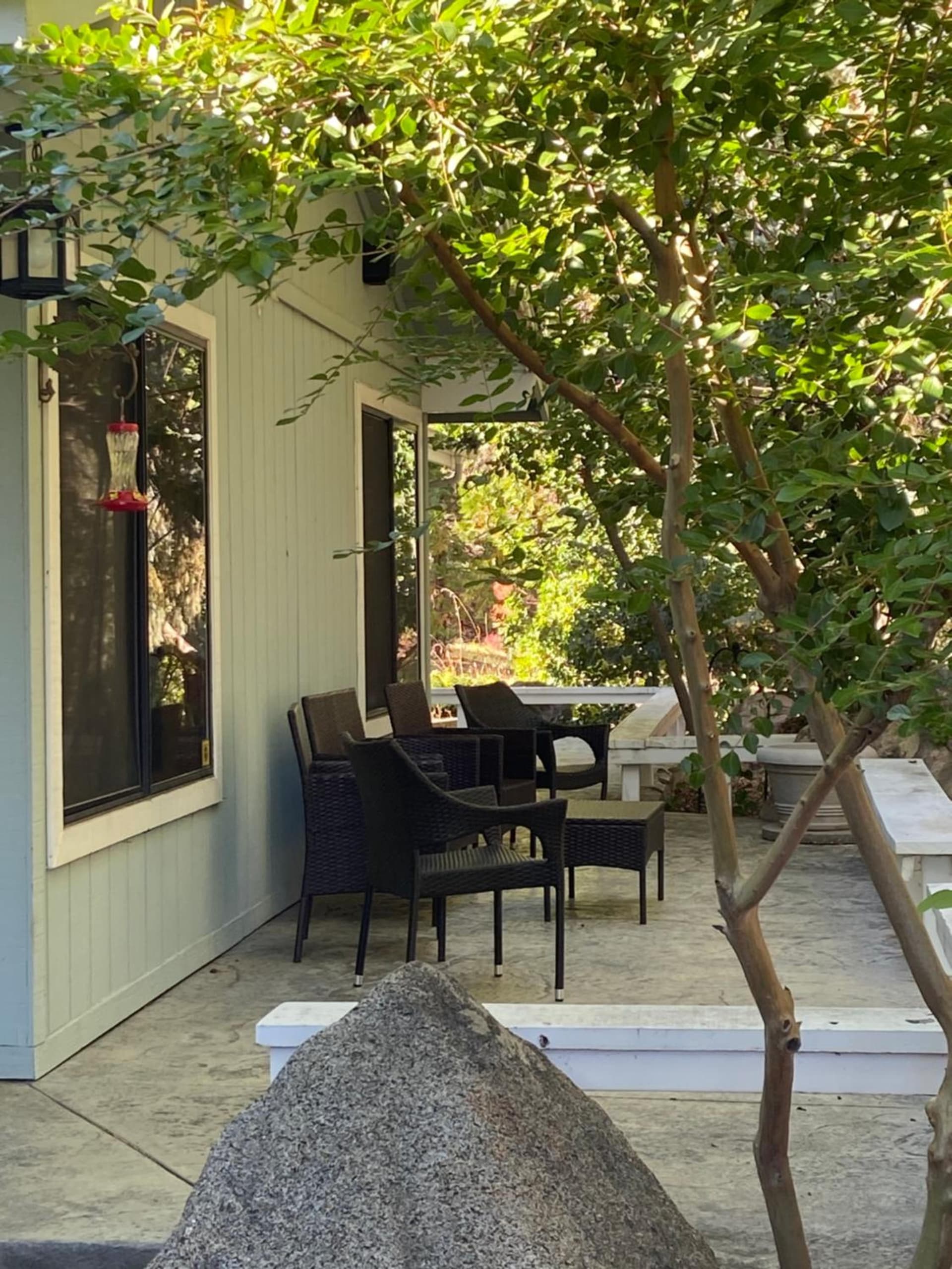 Kin House Guest Suite featured exterior or lobby in Oakhurst, CA — similar hotel