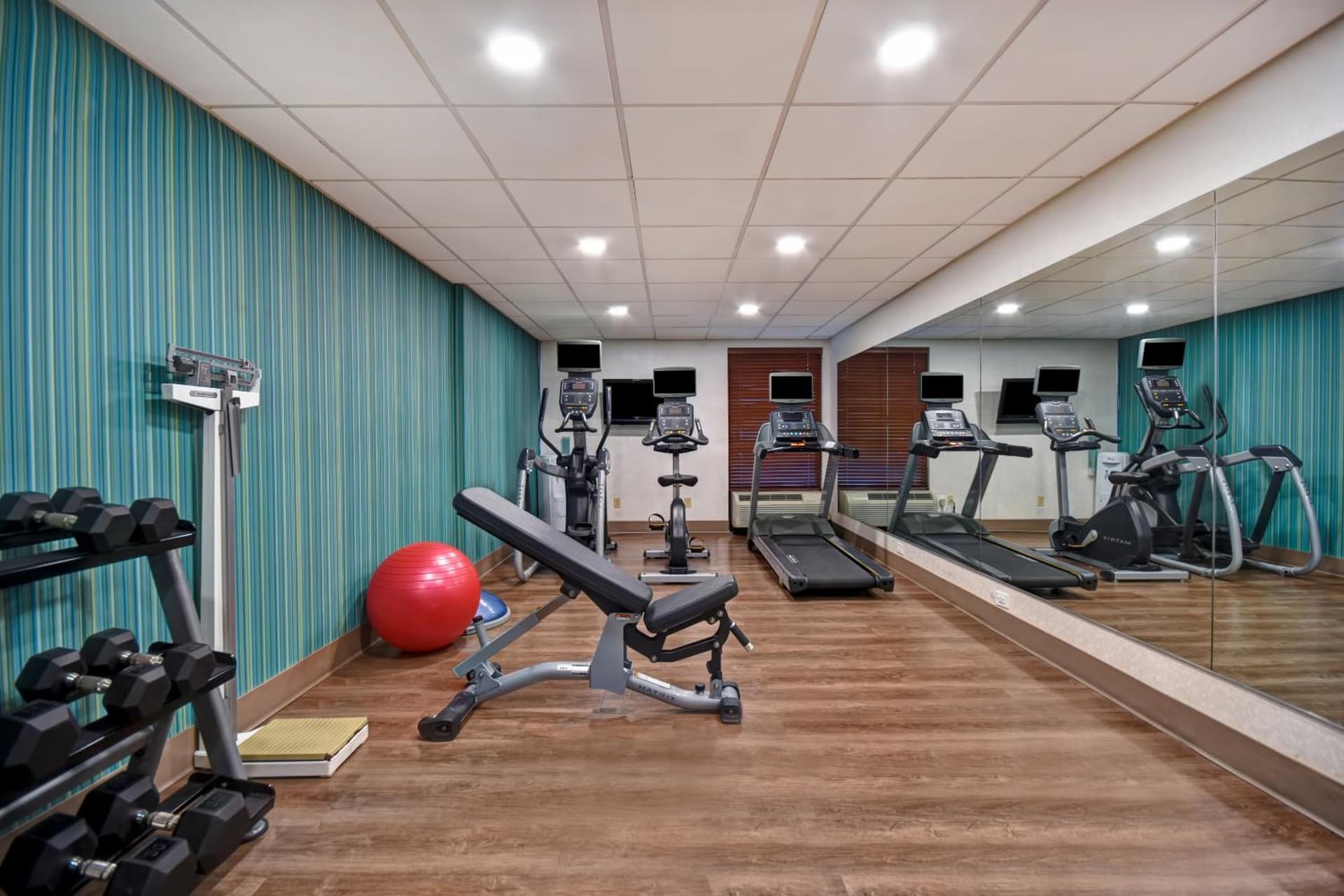 Holiday Inn Express & Suites Allentown-Dorney Park Area by IHG gallery photo in Allentown, PA — image 15