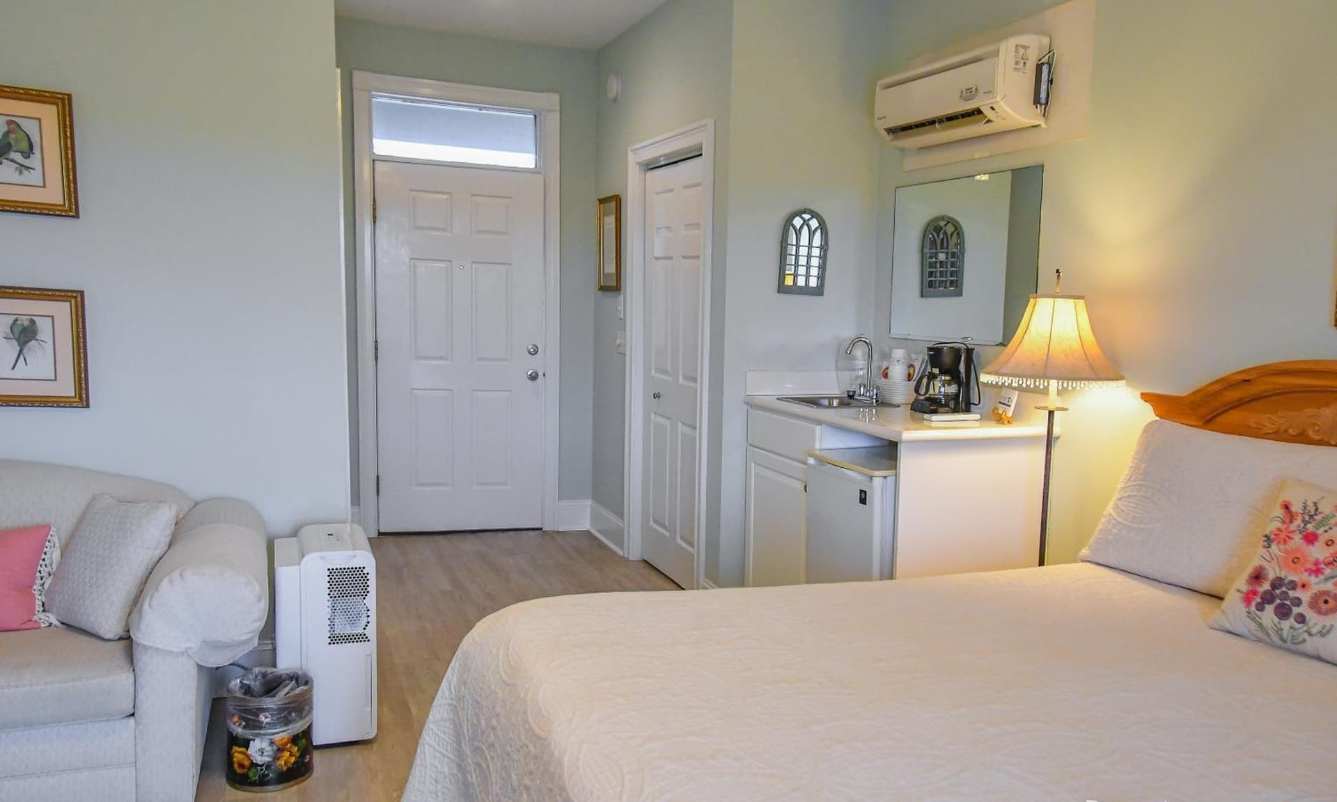 The Sunset Inn interior in Sunset Beach, NC — gallery photo 2