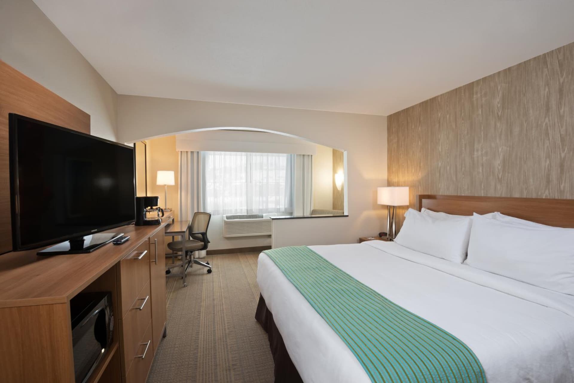 Holiday Inn Express Hotel & Suites Fraser Winter Park Area by IHG property views in Fraser, CO — gallery photo 3