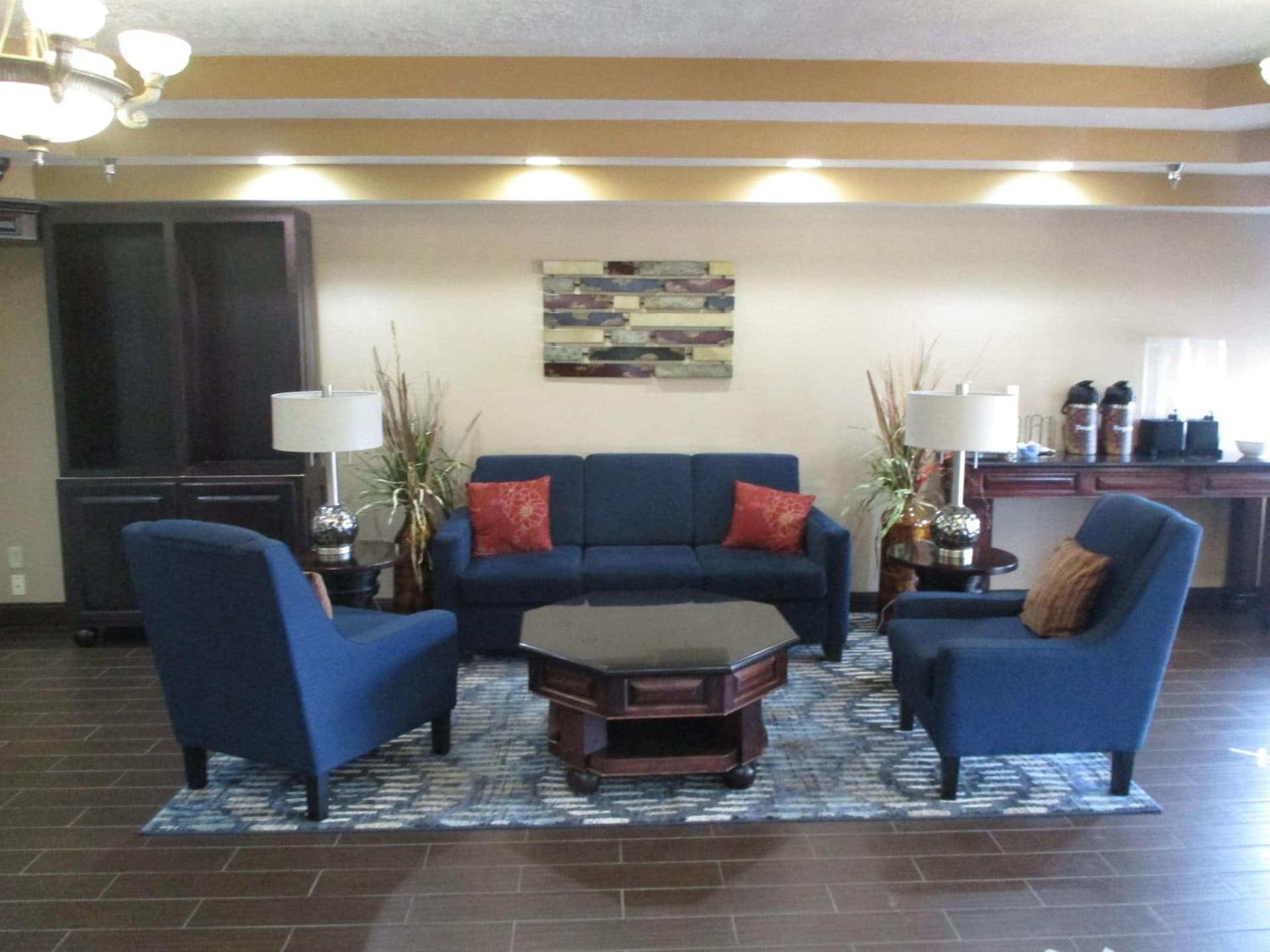 Best Western Emporia Inn interior in Emporia, KS — gallery photo 2