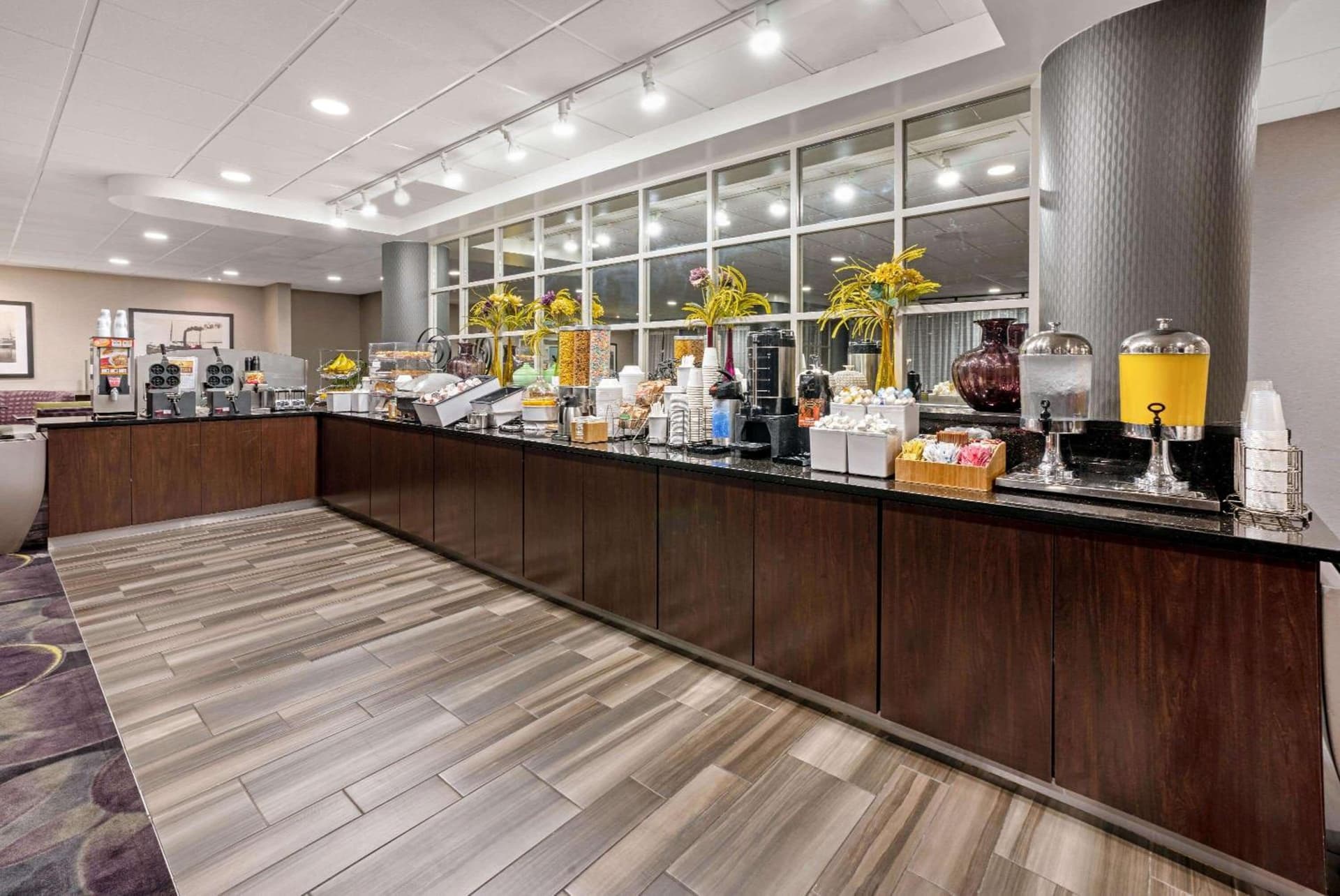 La Quinta by Wyndham Tacoma - Seattle interior in Tacoma, WA — gallery photo 2