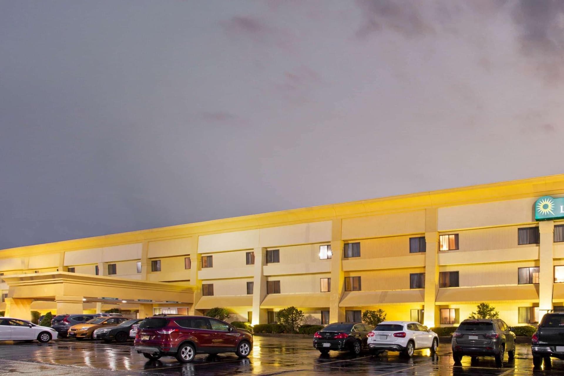 La Quinta Inn by Wyndham Auburn Worcester interior in Auburn — gallery photo 2