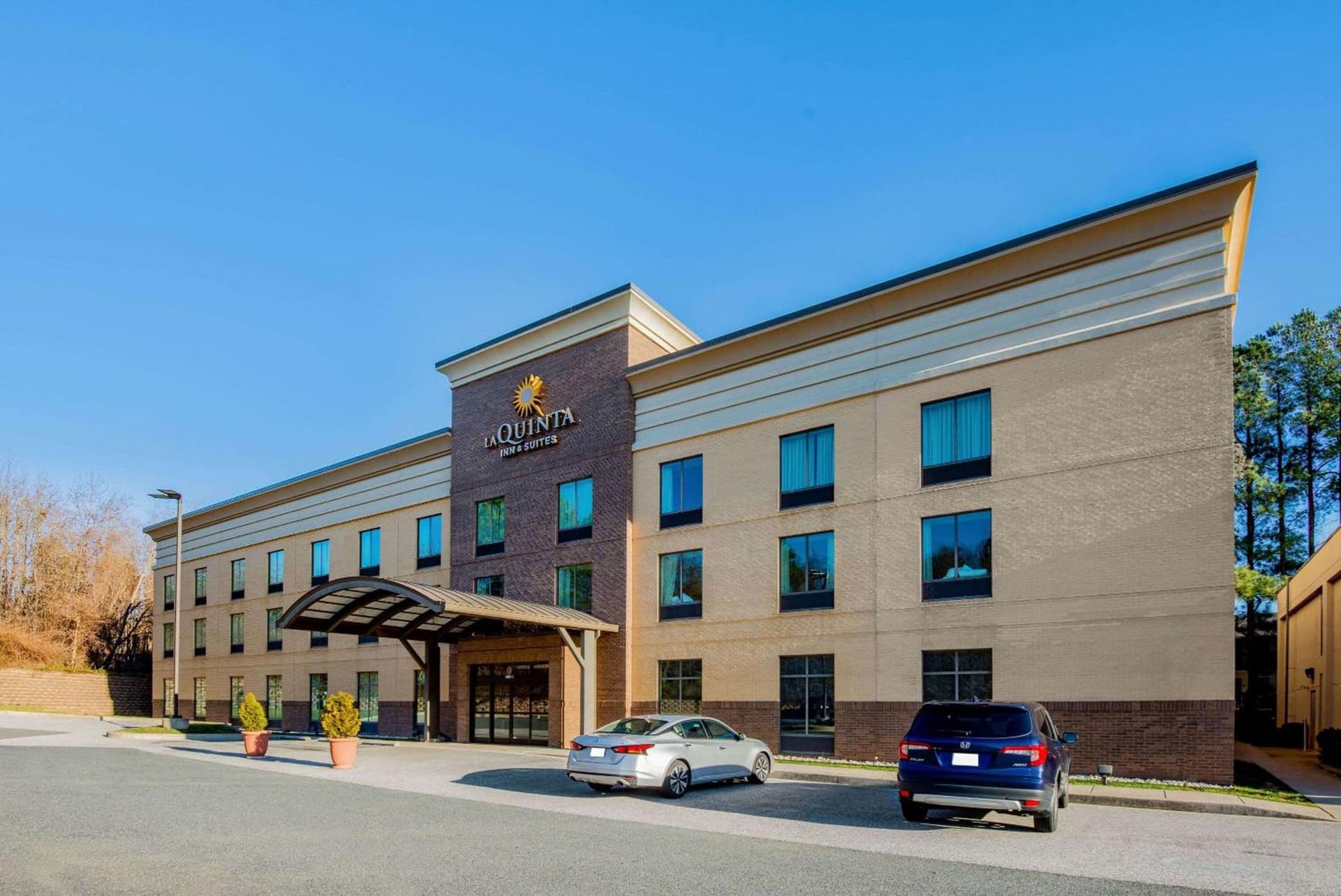 La Quinta Inn & Suites Bel Air I-95 Exit 77A featured exterior or lobby in Bel Air, MD — similar hotel