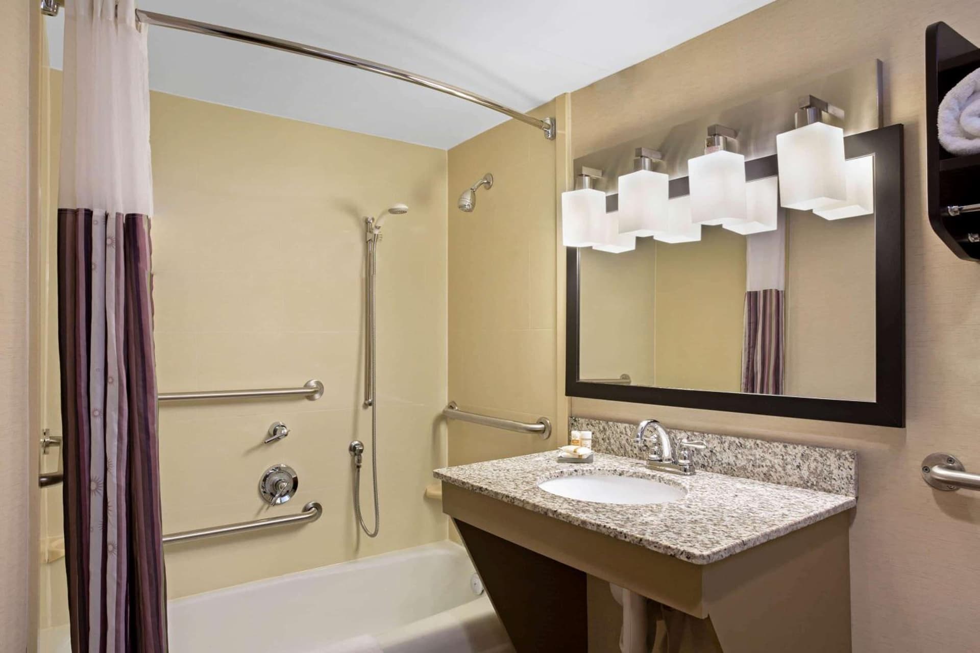 La Quinta by Wyndham Springfield gallery photo in Springfield, MA — image 27